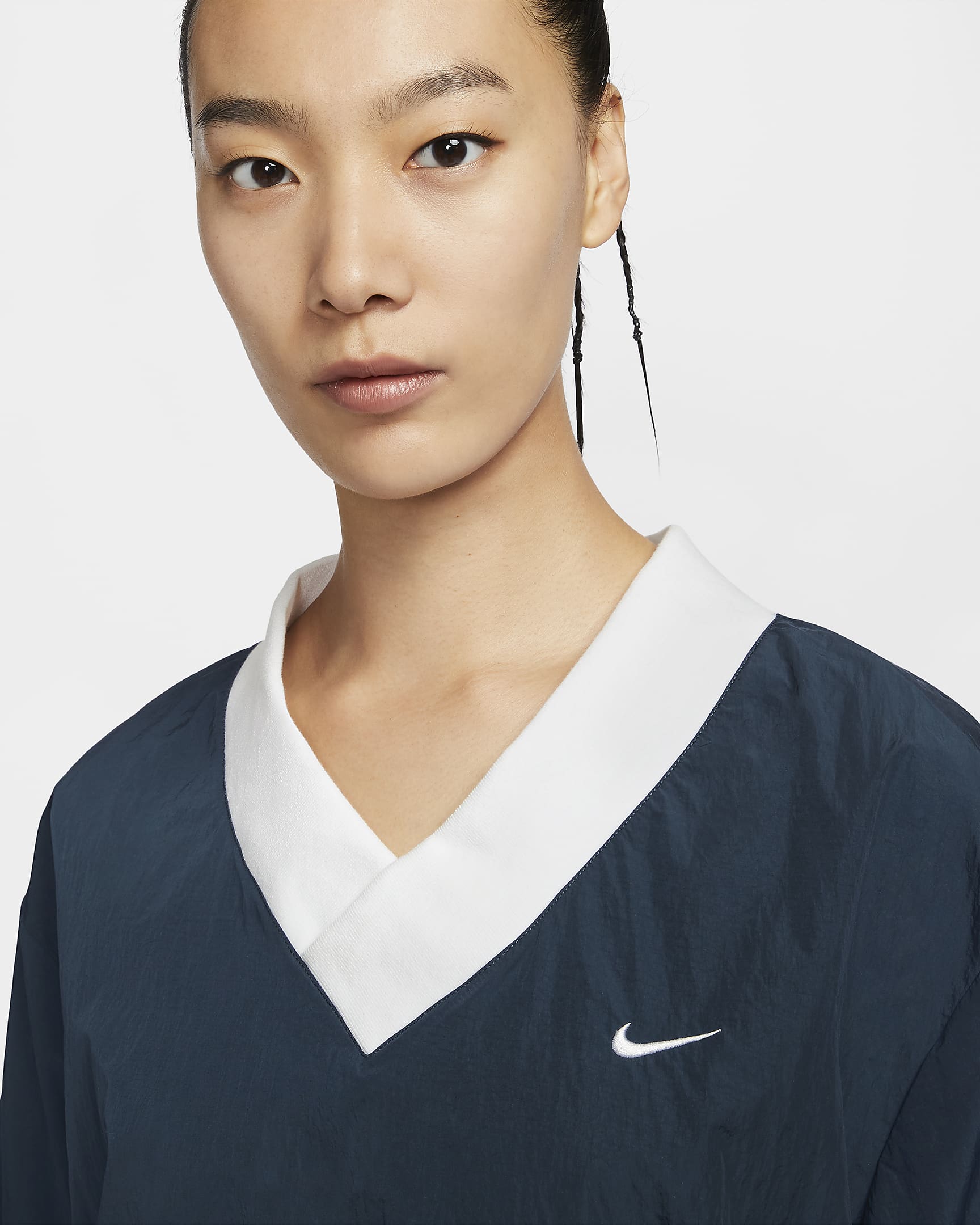 Nike Sportswear Essential Women's Loose UV Woven Long-Sleeve V-Neck Top - Armoury Navy/White