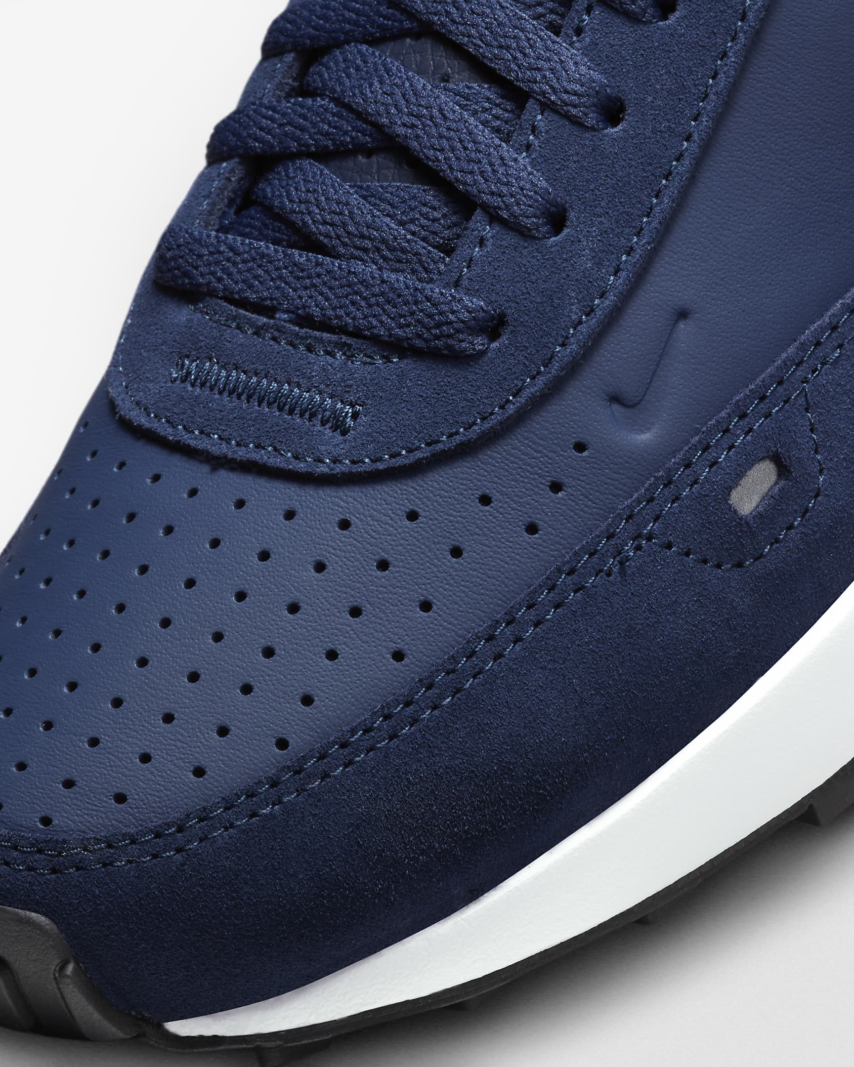 Nike Waffle One Leather Men's Shoes. Nike LU