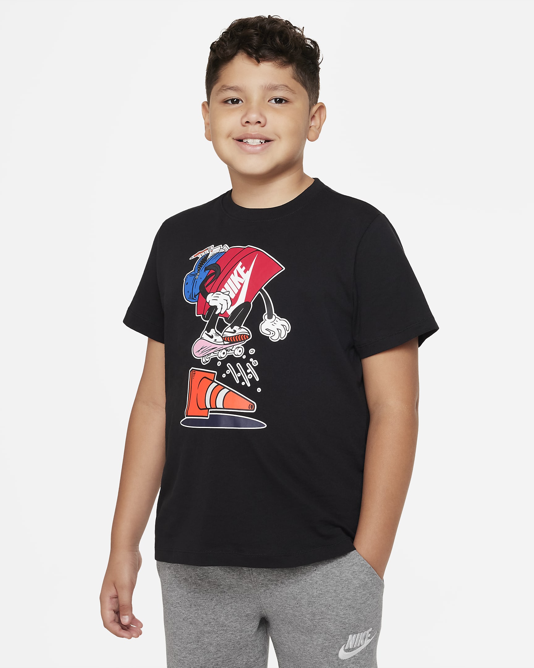 Nike Sportswear Big Kids' (Boys') T-Shirt (Extended Size) - Black