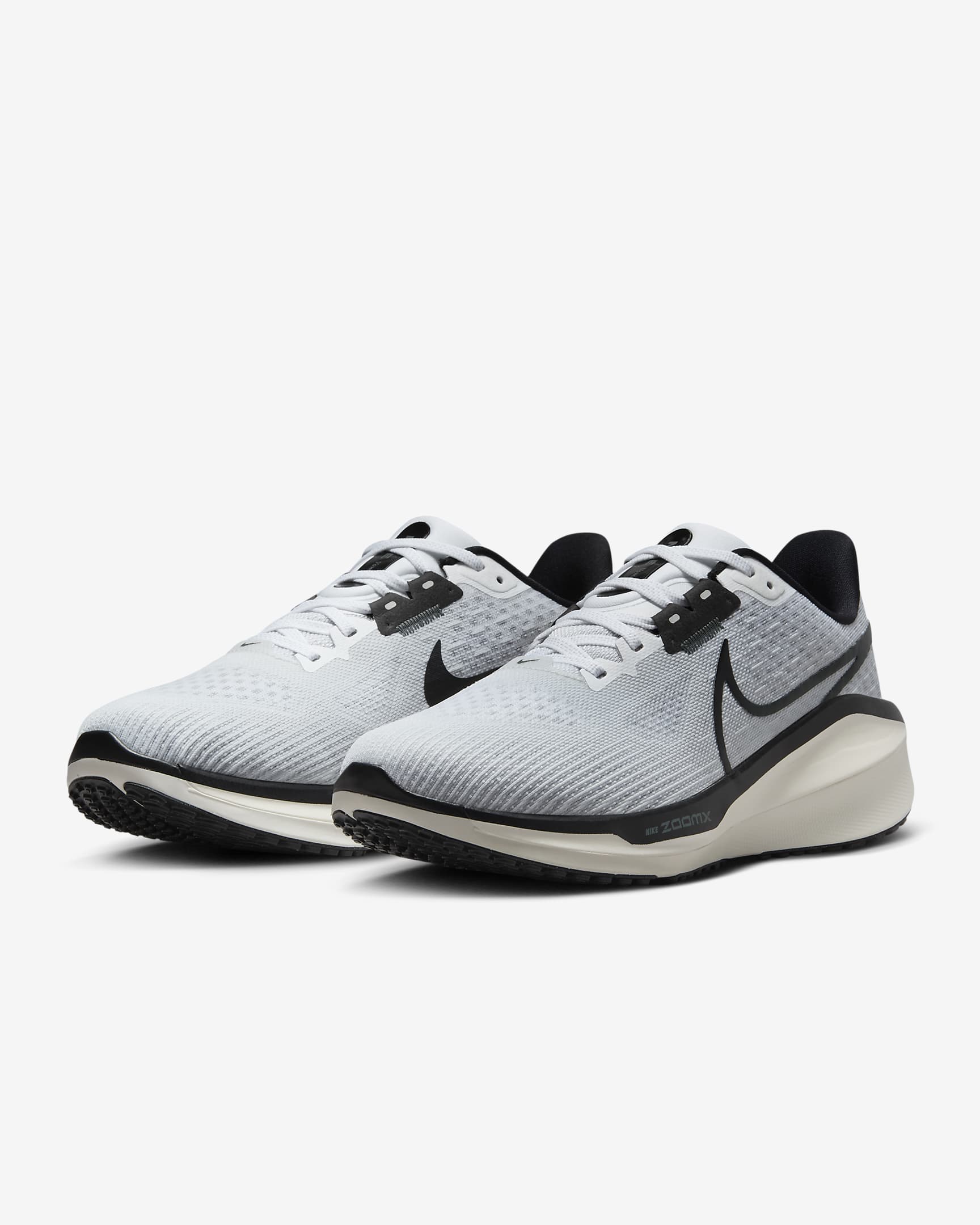 Tenis de correr en pavimento para mujer Nike Vomero 17 - Blanco/Platino puro/Verde vintage/Negro