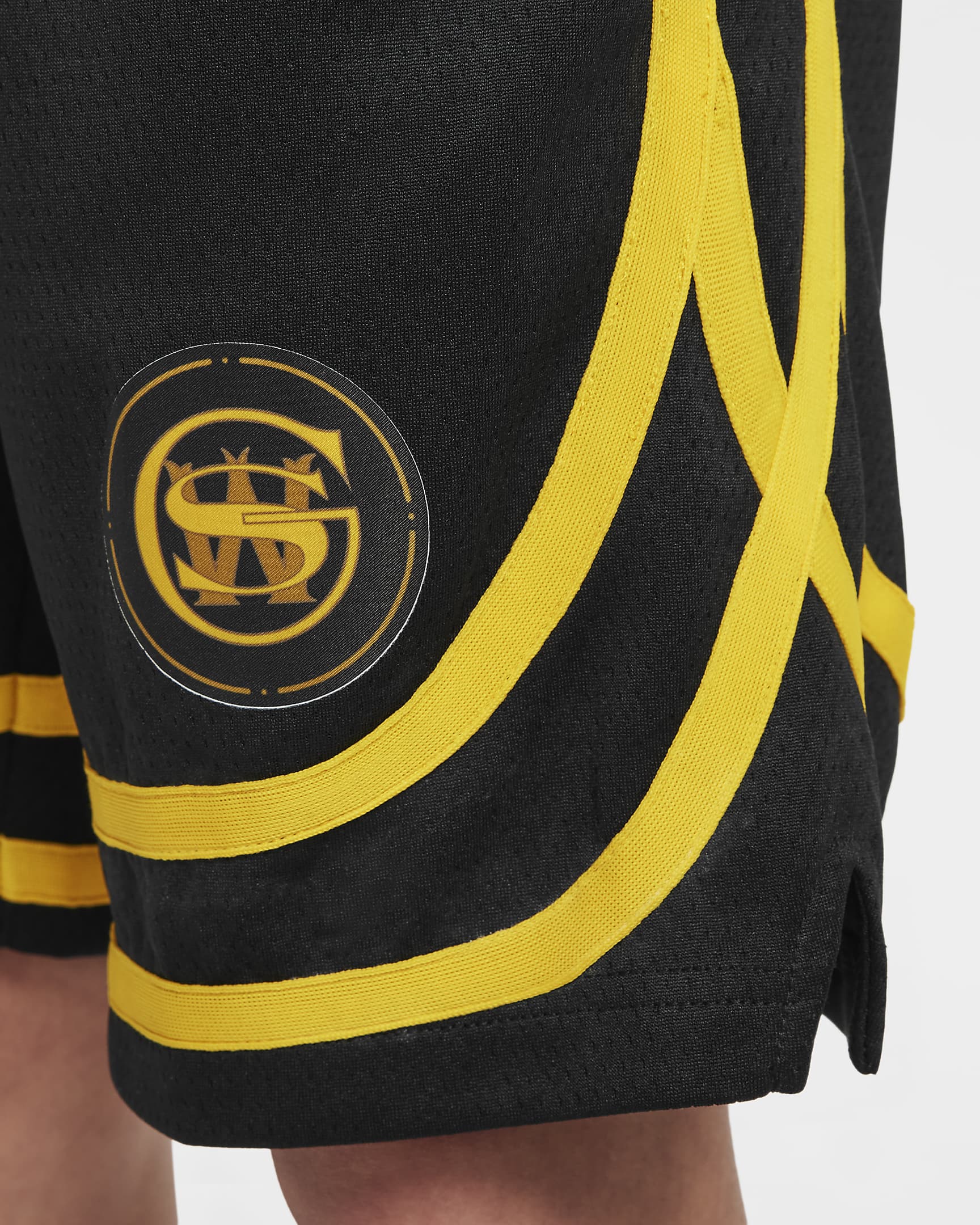 Golden State Warriors 2023/24 City Edition Pantalón corto Nike Dri-FIT Swingman de la NBA - Niño/a - Negro