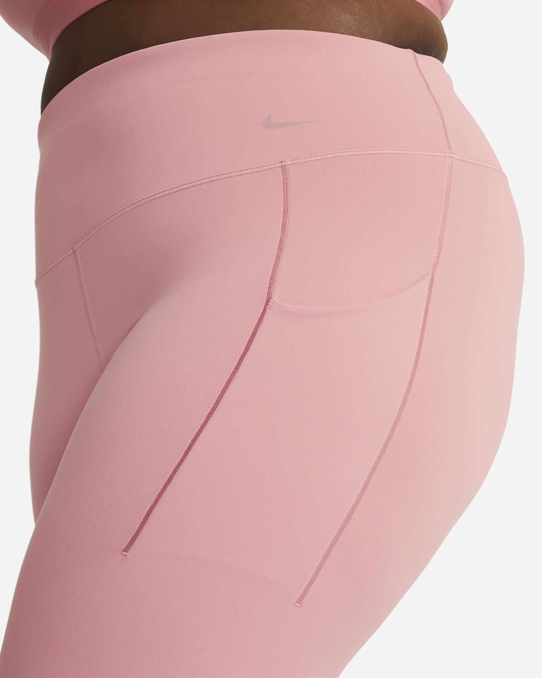 Nike Universa 7/8-Leggings mit Taschen, mittlerem Halt und hohem Bund für Damen (große Größe) - Red Stardust/Schwarz