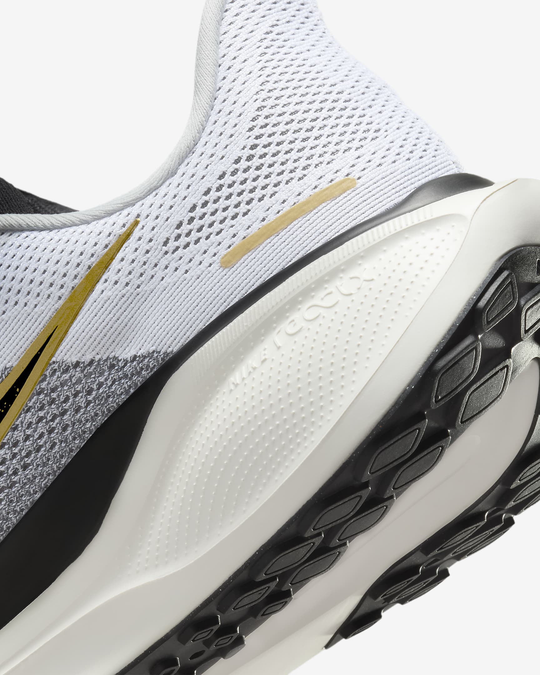 Nike Zoom Pegasus 41 Men's Road-Running Shoes - White/Metallic Gold/Light Smoke Grey/Black