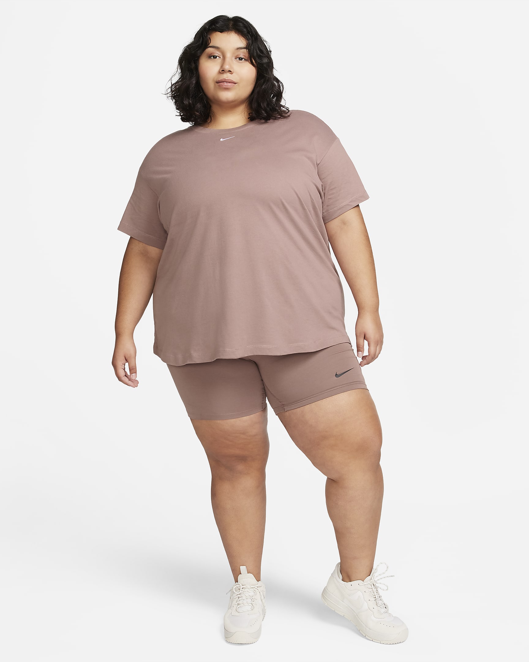 Nike Sportswear Essential Women's TShirt (Plus size). Nike IE