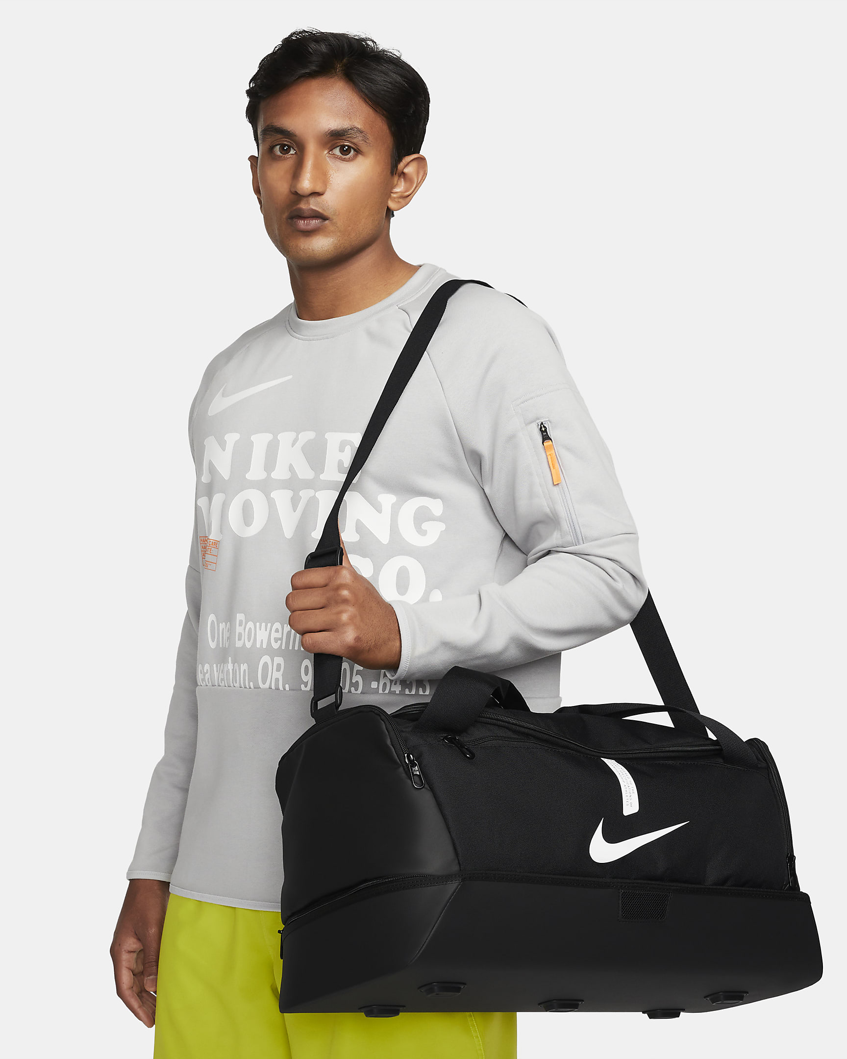 Sac de football rigide Nike Academy Team (taille moyenne, 37 L) - Noir/Noir/Blanc