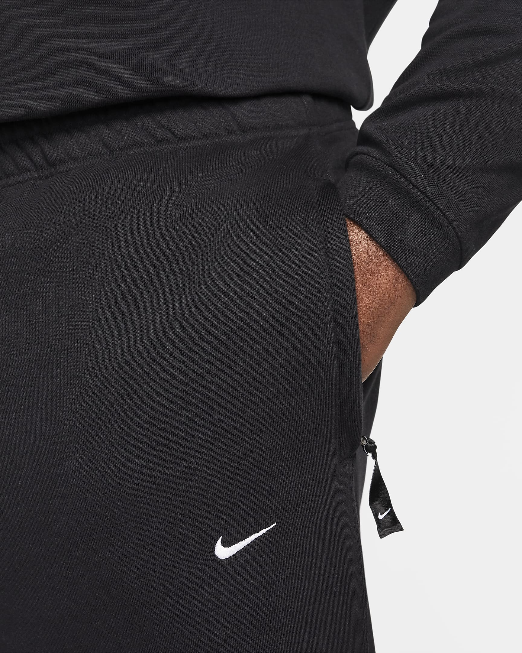 Nike Solo Swoosh Fleece-Hose mit offenem Saum für Herren - Schwarz/Weiß