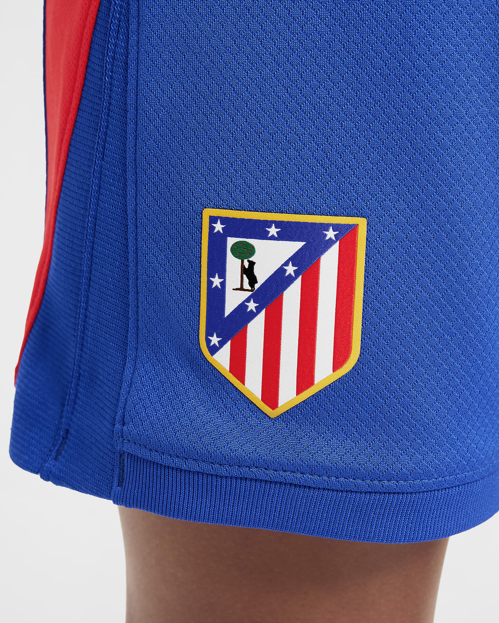 Primera equipación Stadium Atlético de Madrid 2024/25 Equipación de fútbol de tres piezas Replica Nike - Niño/a pequeño/a - Hyper Royal/Carmesí claro/Blanco