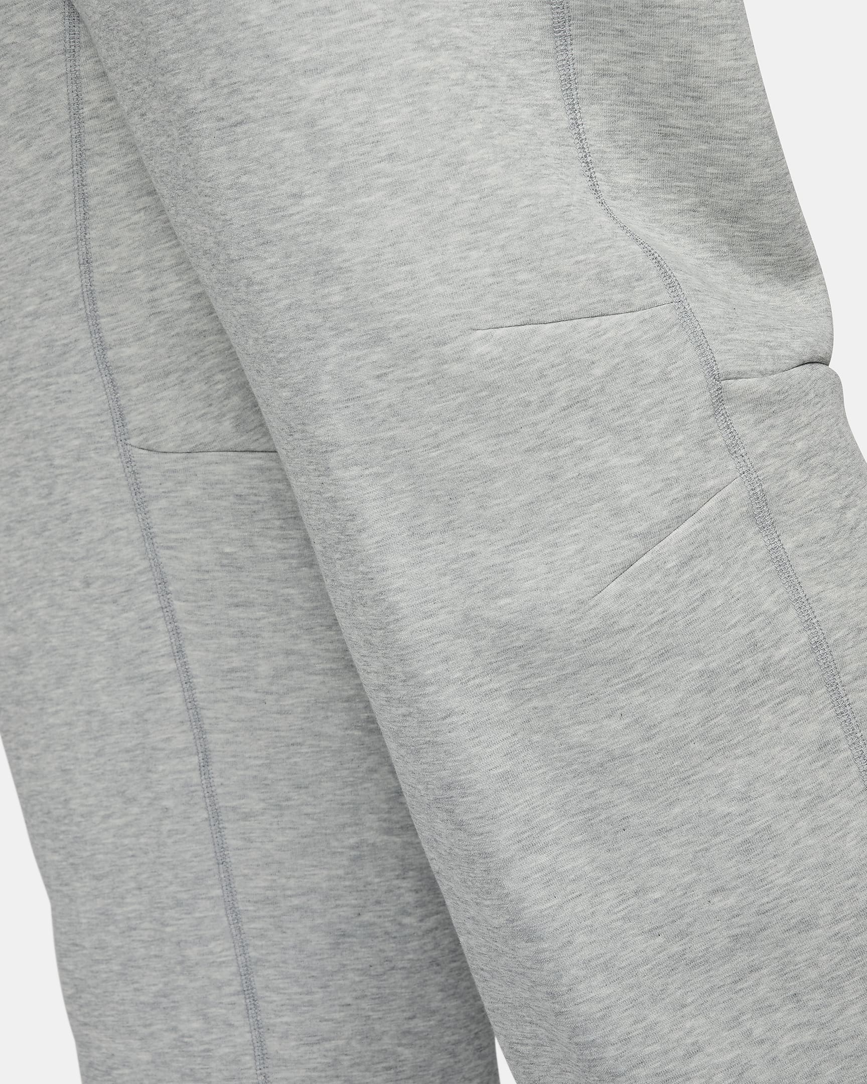 Nike Sportswear Tech Fleece Herren-Trainingshose mit offenem Saum - Dark Grey Heather/Schwarz