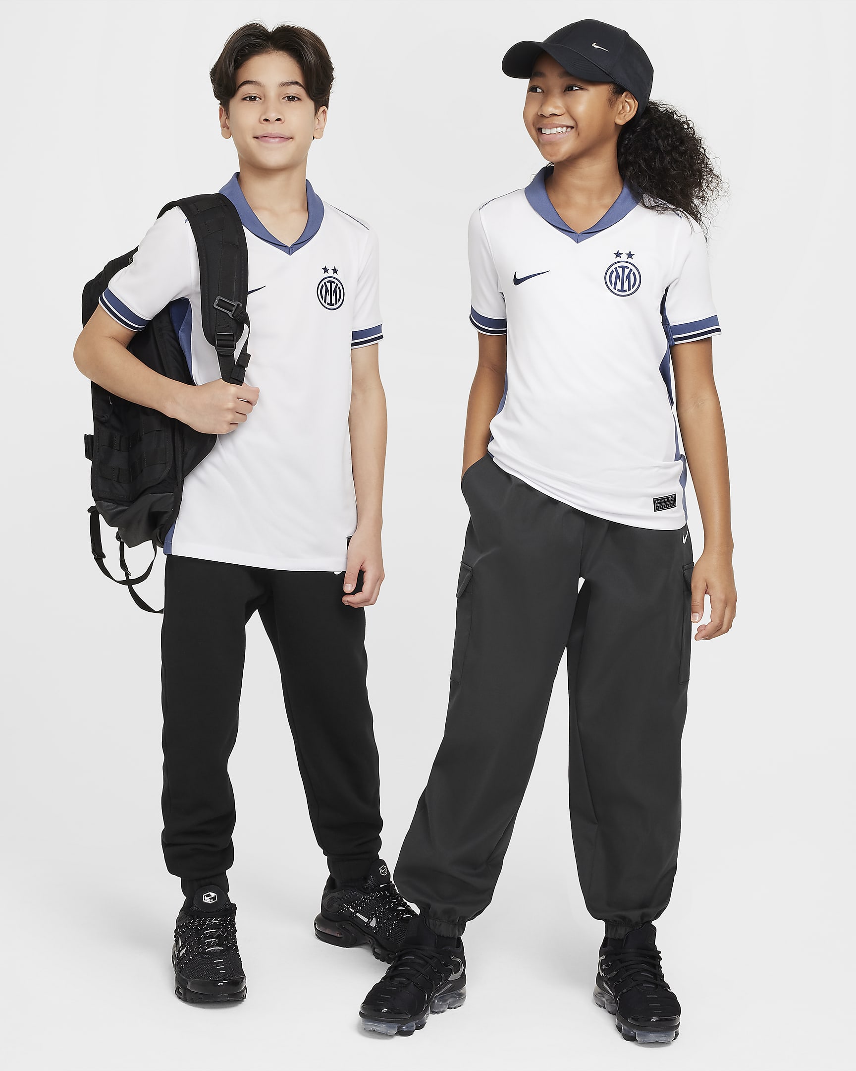 Inter Milan 2024/25 Stadium (bortedrakt) Nike Dri-FIT Replica fotballdrakt til store barn - Summit White/Iris Whisper/Summit White/Midnight Navy