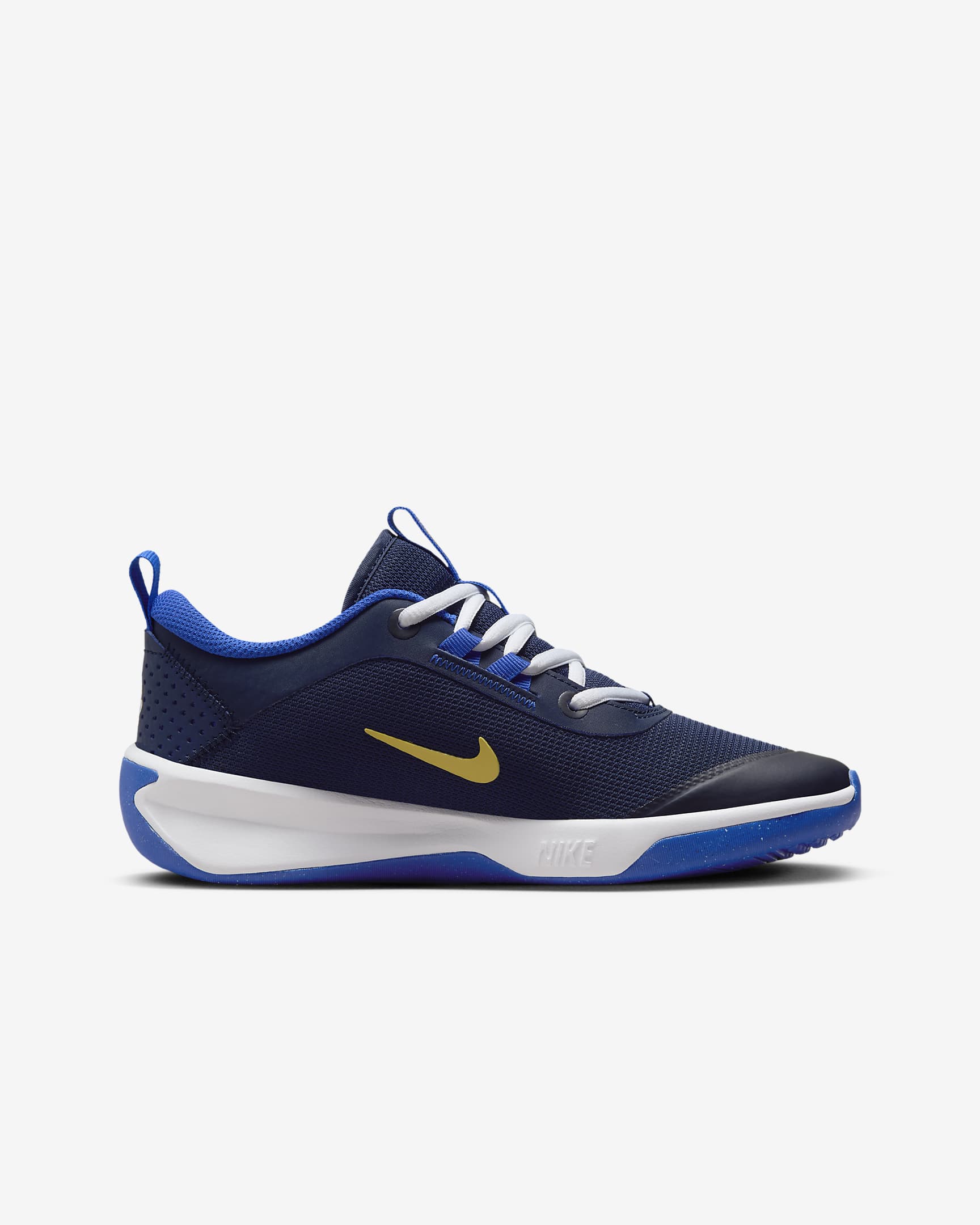 Nike Omni Multi-Court Hallenschuh für ältere Kinder - Midnight Navy/Saturn Gold/Weiß/Hyper Royal