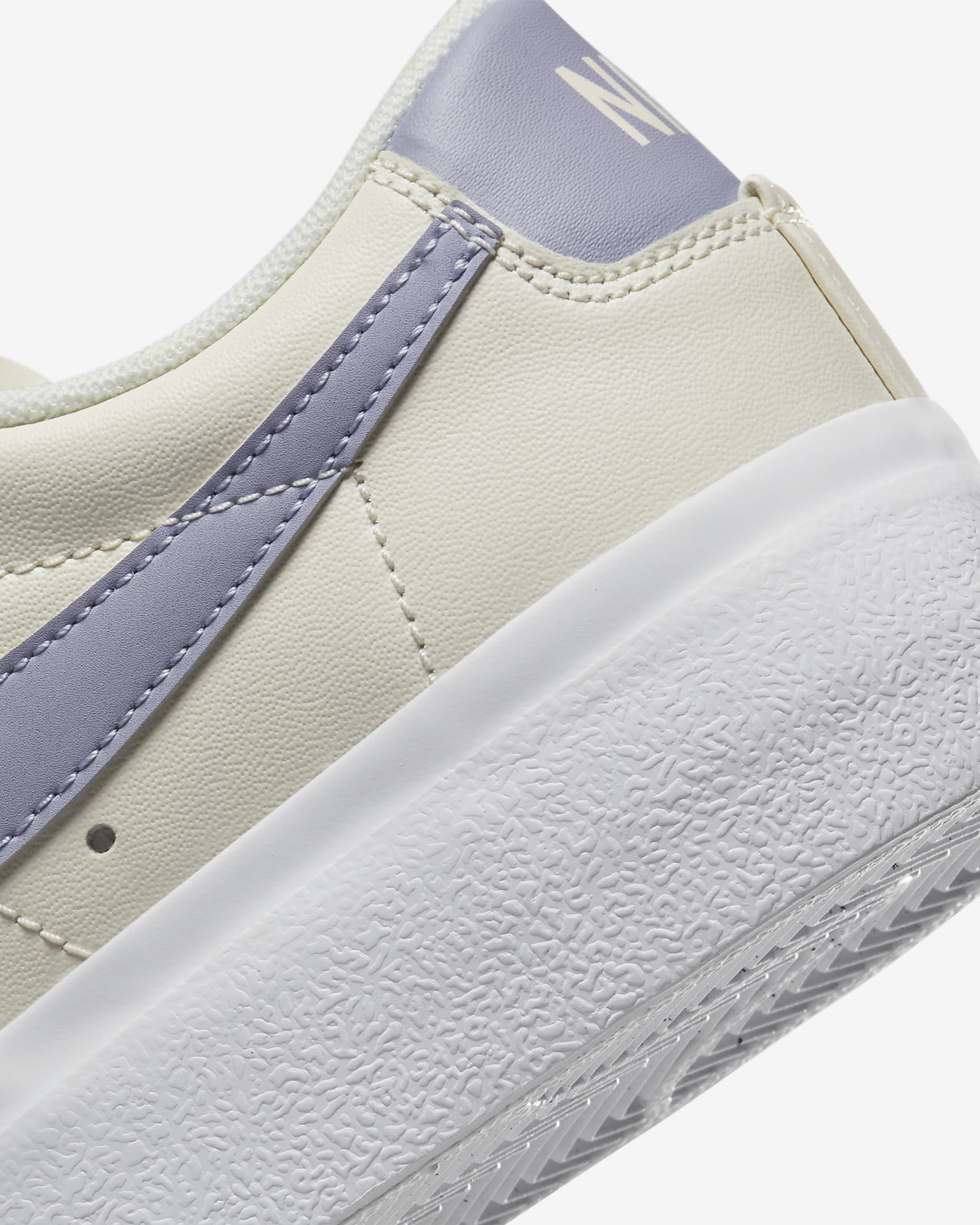Chaussures Nike Blazer Low Platform pour Femme. Nike BE