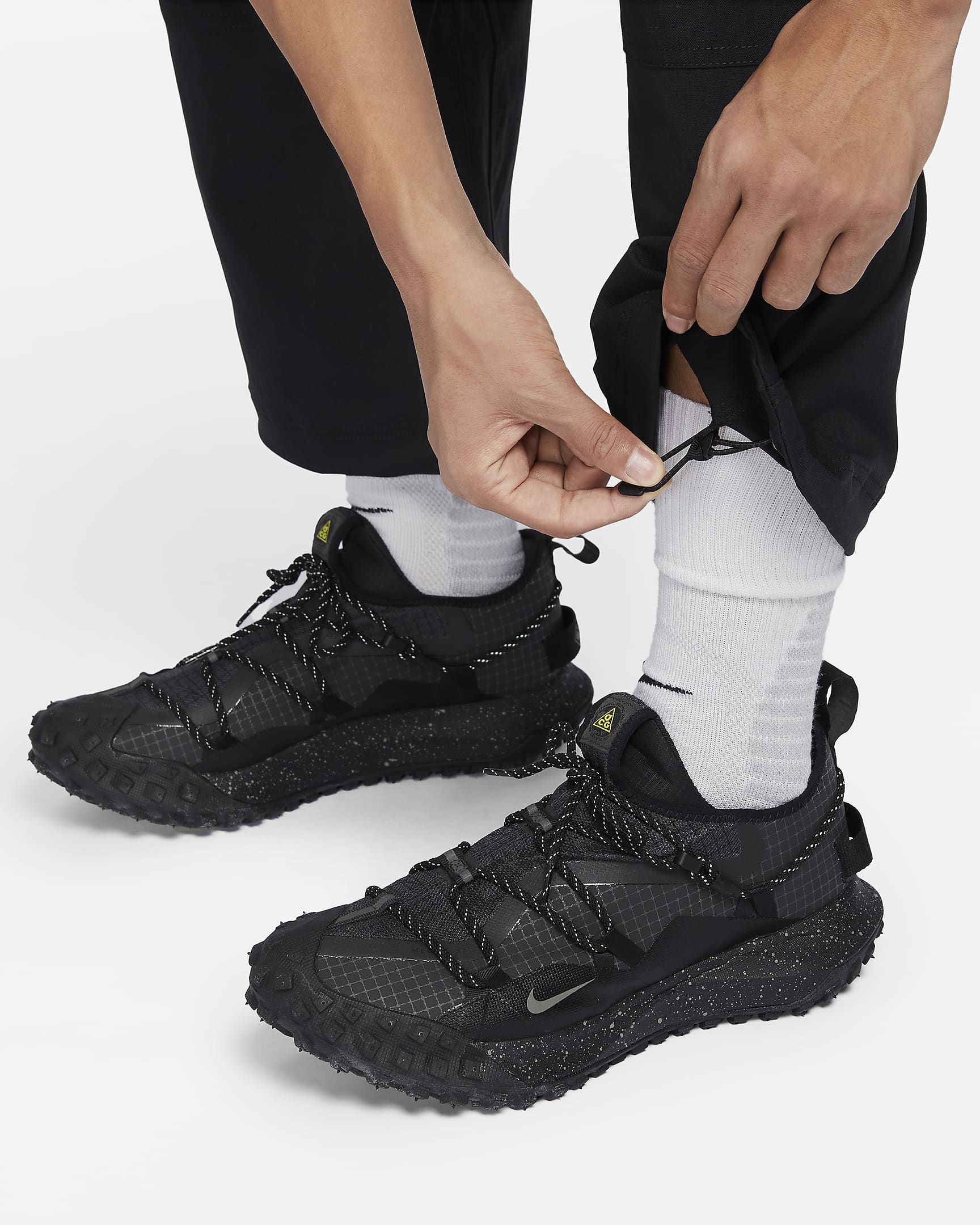 Nike ACG 'Smith Summit' Men's Cargo Trousers - Black/Anthracite/Summit White