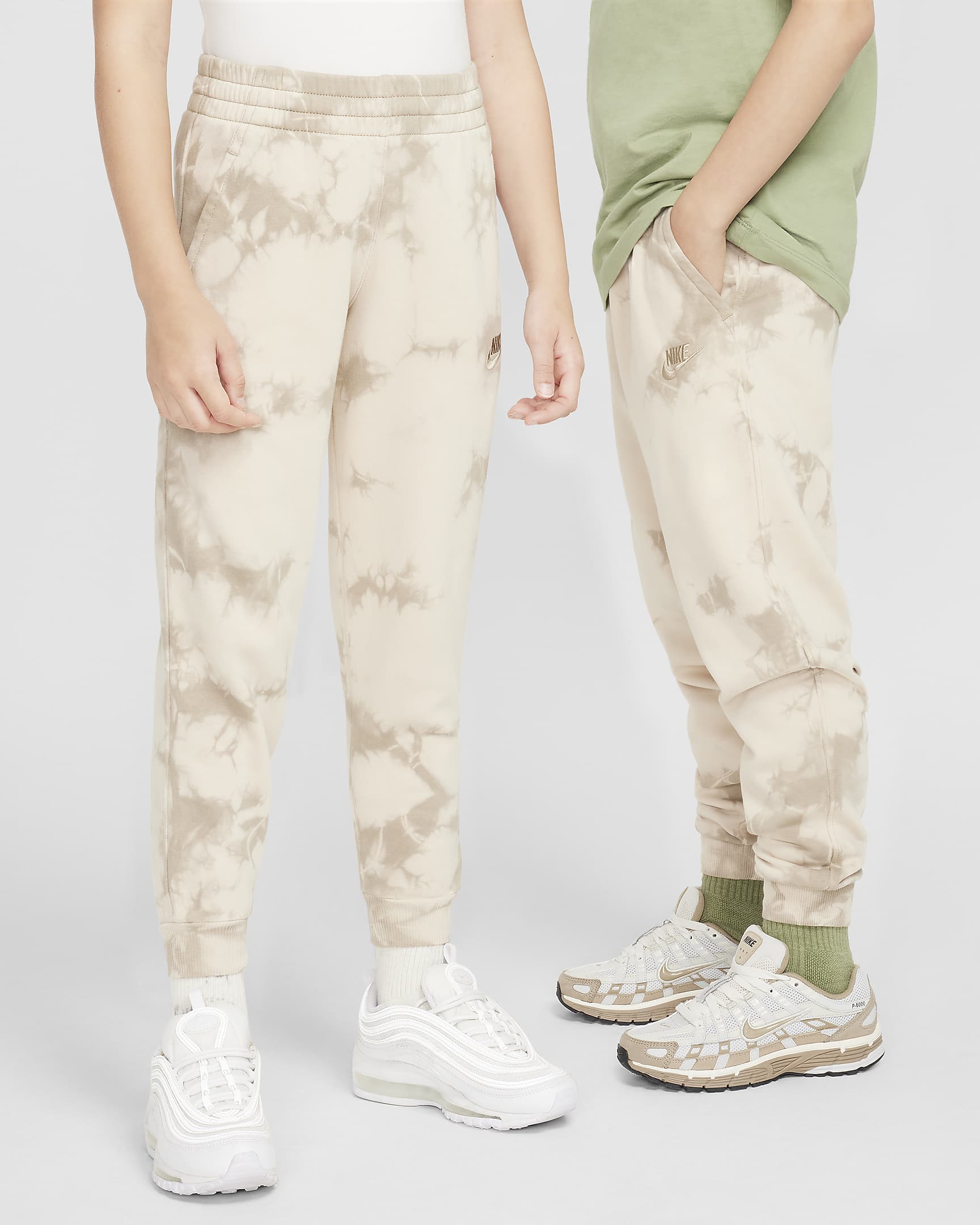 Nike Sportswear Club Fleece Older Kids' Joggers - Sand Drift/Khaki/Khaki