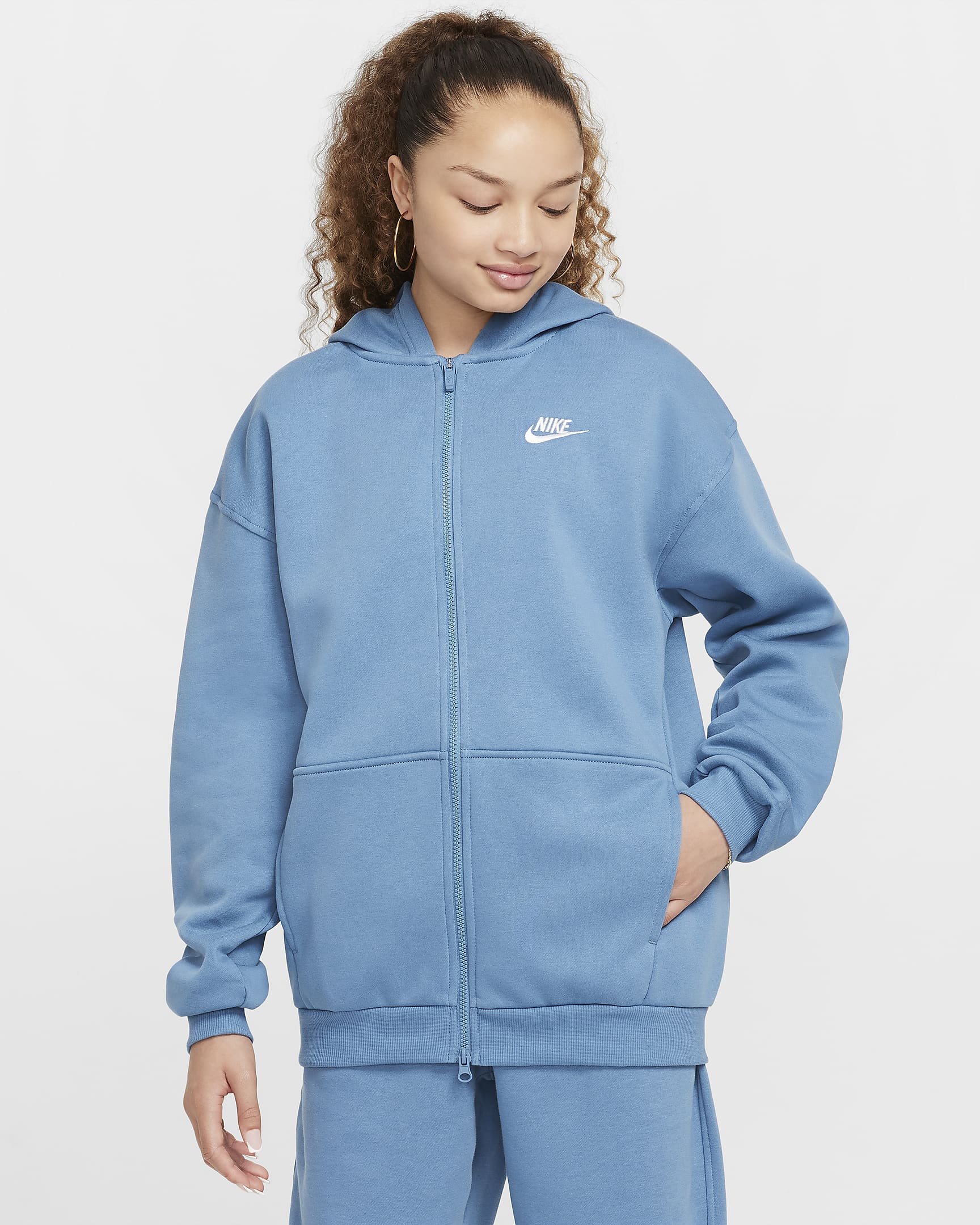 Volnější mikina Nike Sportswear Club Fleece s kapucí a zipem po celé délce pro větší děti - Aegean Storm/Bílá