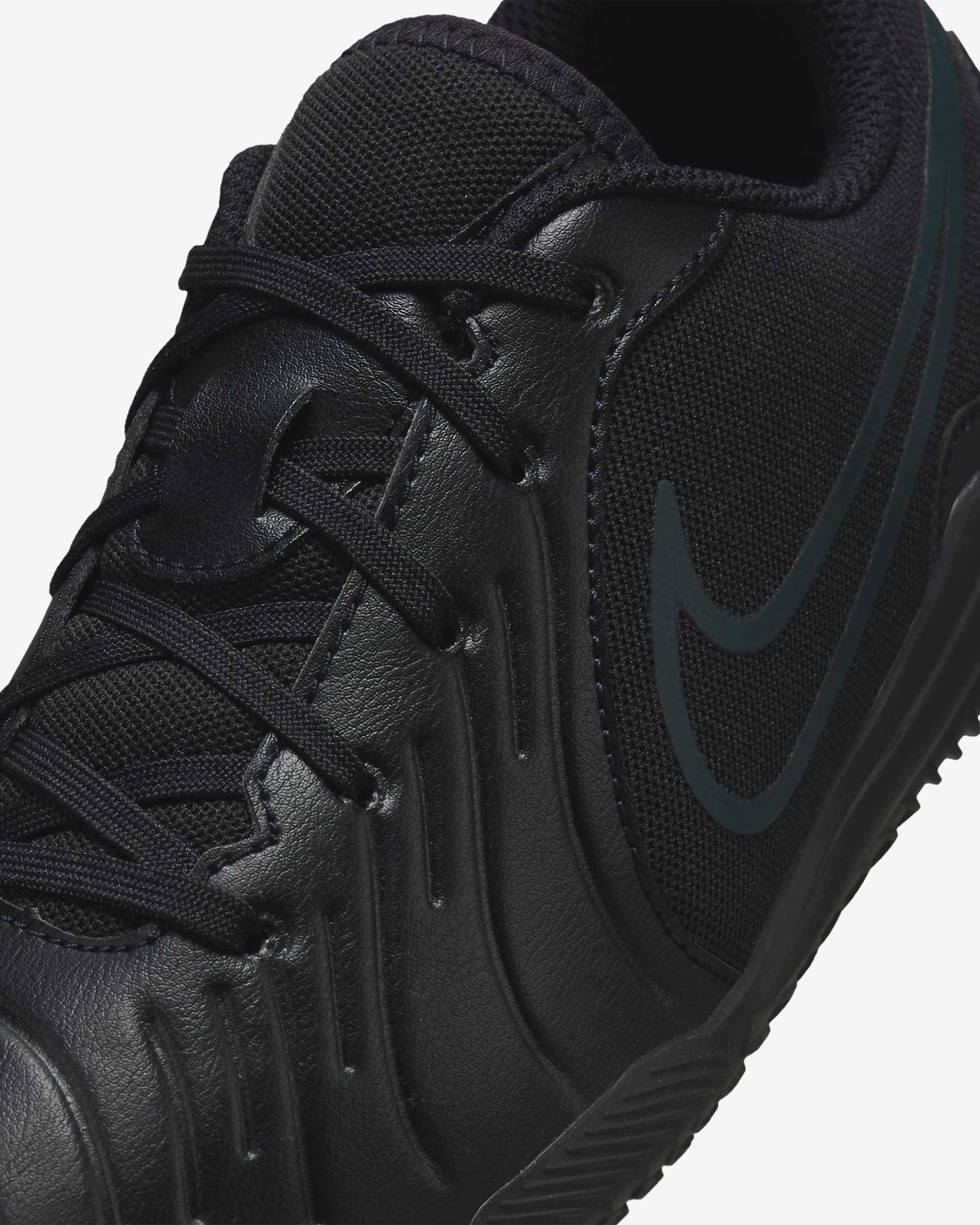 Tacos de fútbol de corte low para cancha cubierta para niños de preescolar y grandes Nike Jr. Tiempo Legend 10 Club - Negro/Jungla intenso/Negro