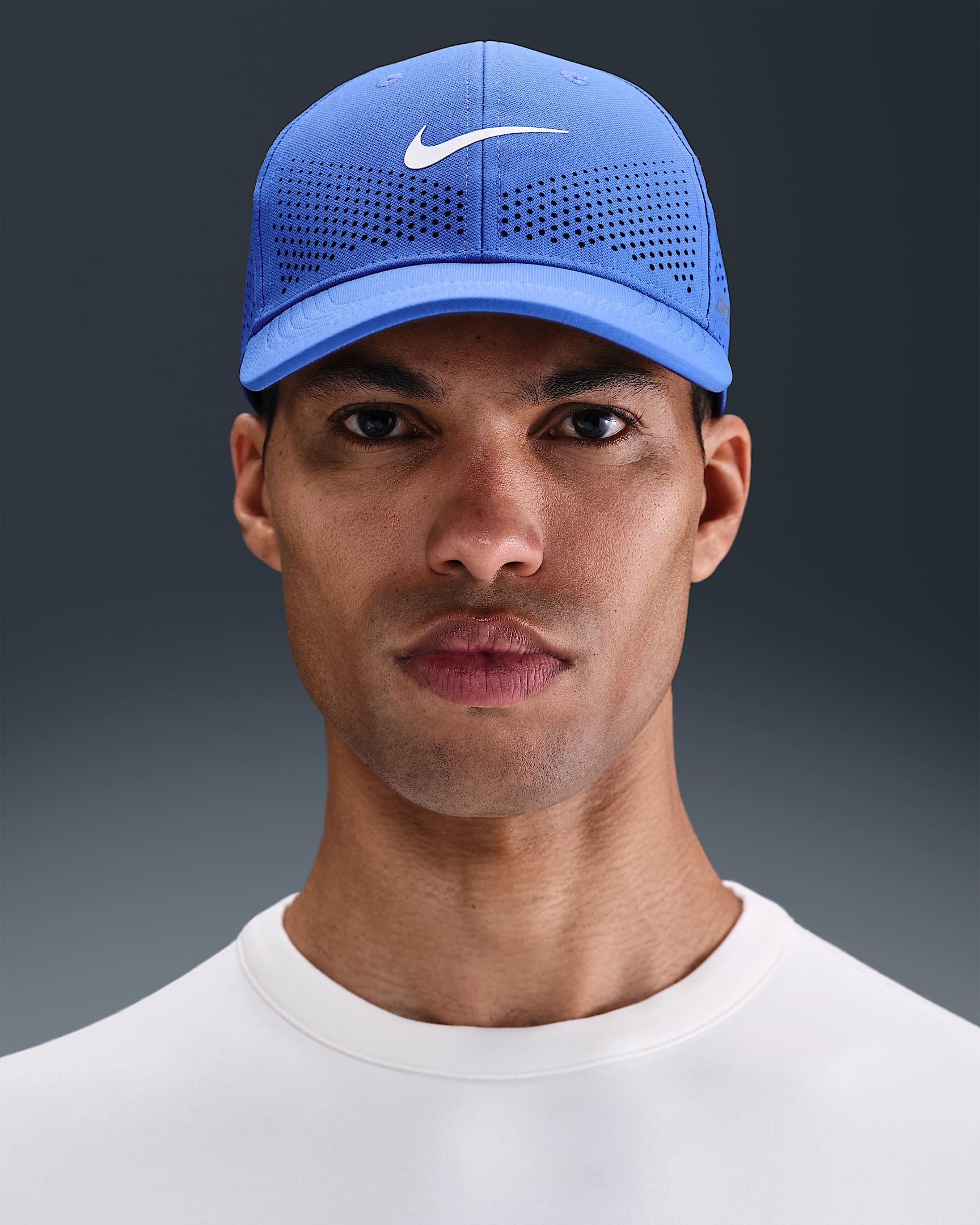 Nike Dri-FIT ADV Club Structured Swoosh Cap - Comet Blue/White