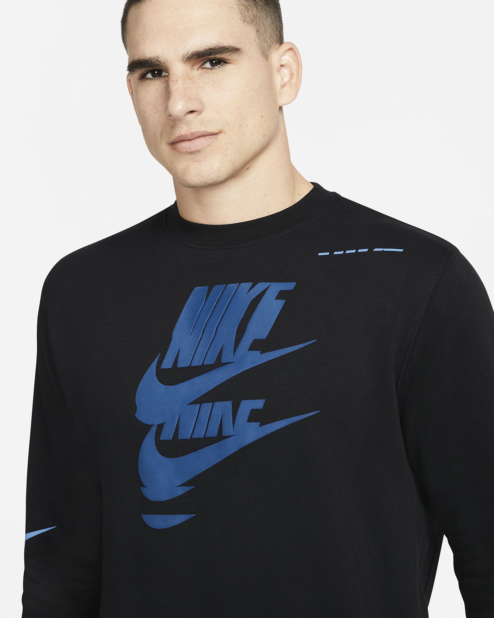Haut en tissu Fleece Nike Sportswear Sports Essentials+ pour Homme. Nike BE