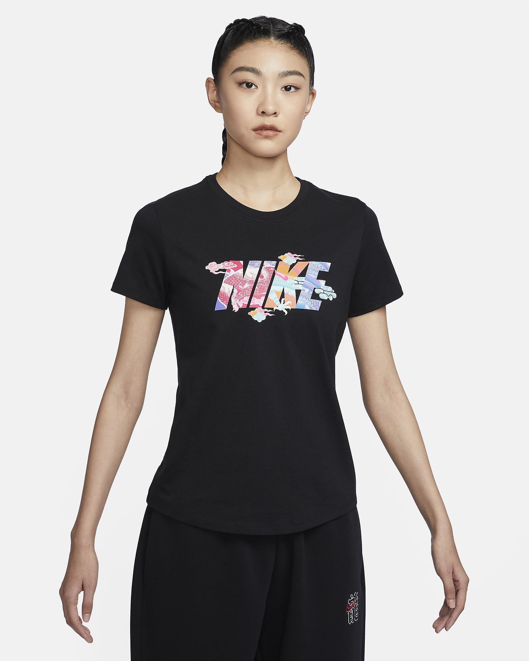 เสื้อยืดผู้หญิง Nike Sportswear "LNY" - ดำ