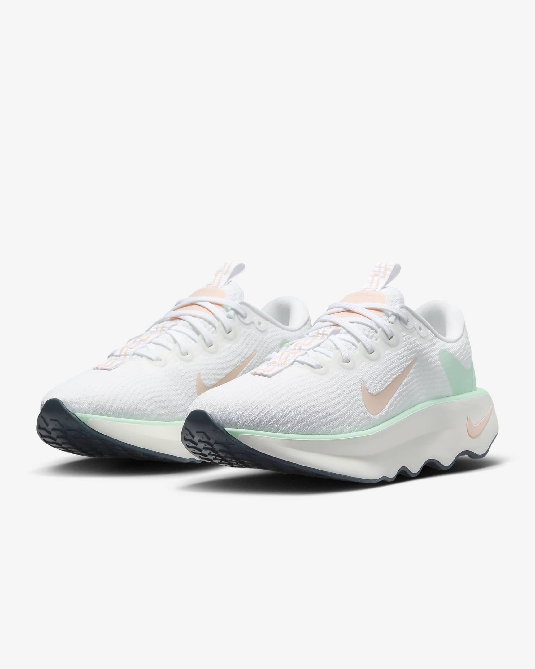 Tenis de caminata para mujer Nike Motiva - Blanco/Espuma menta/Vela/Tinte puesta de sol