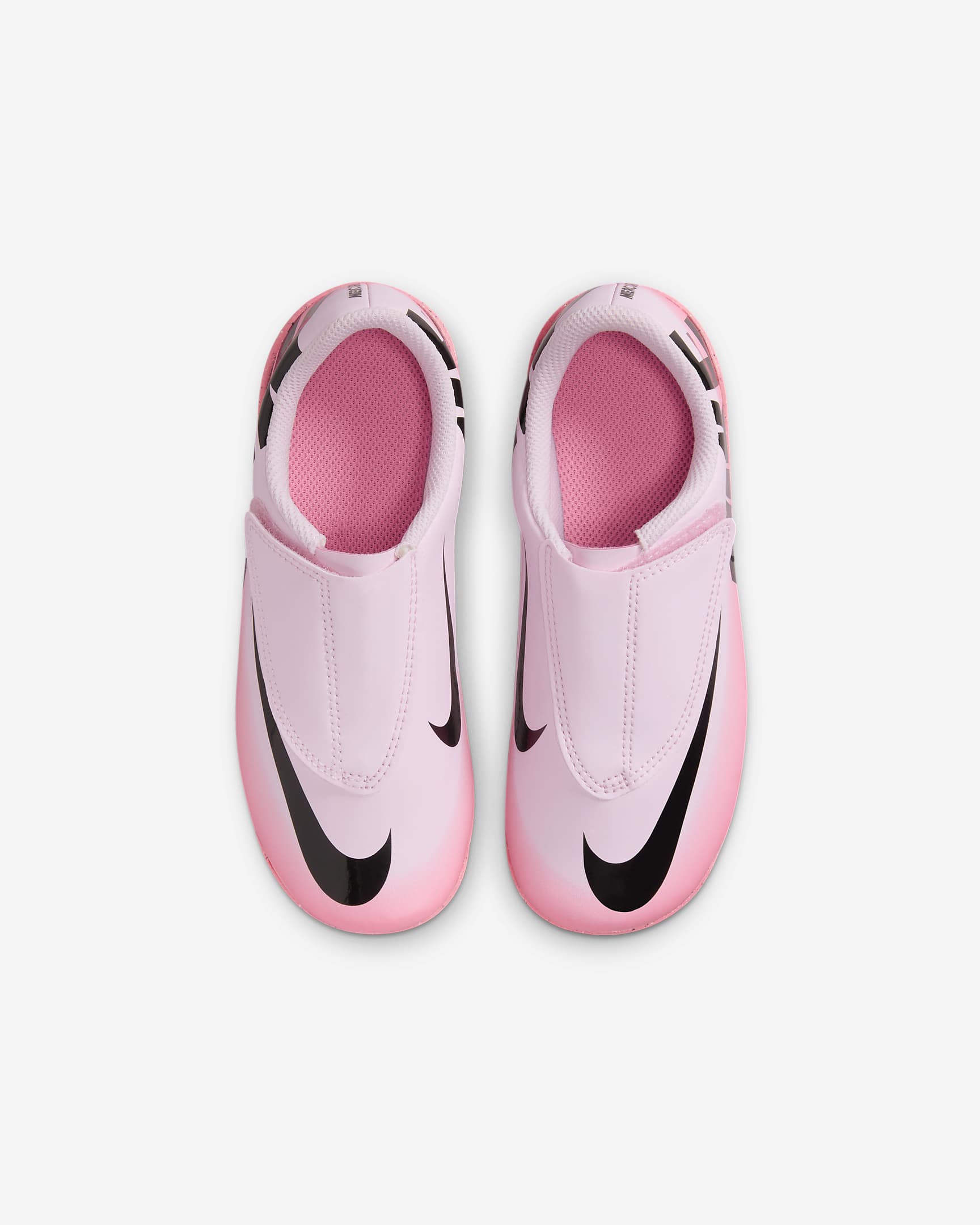 Tacos de fútbol de corte low para terrenos múltiples para niños de preescolar Nike Jr. Mercurial Vapor 15 Club - Espuma rosa/Negro