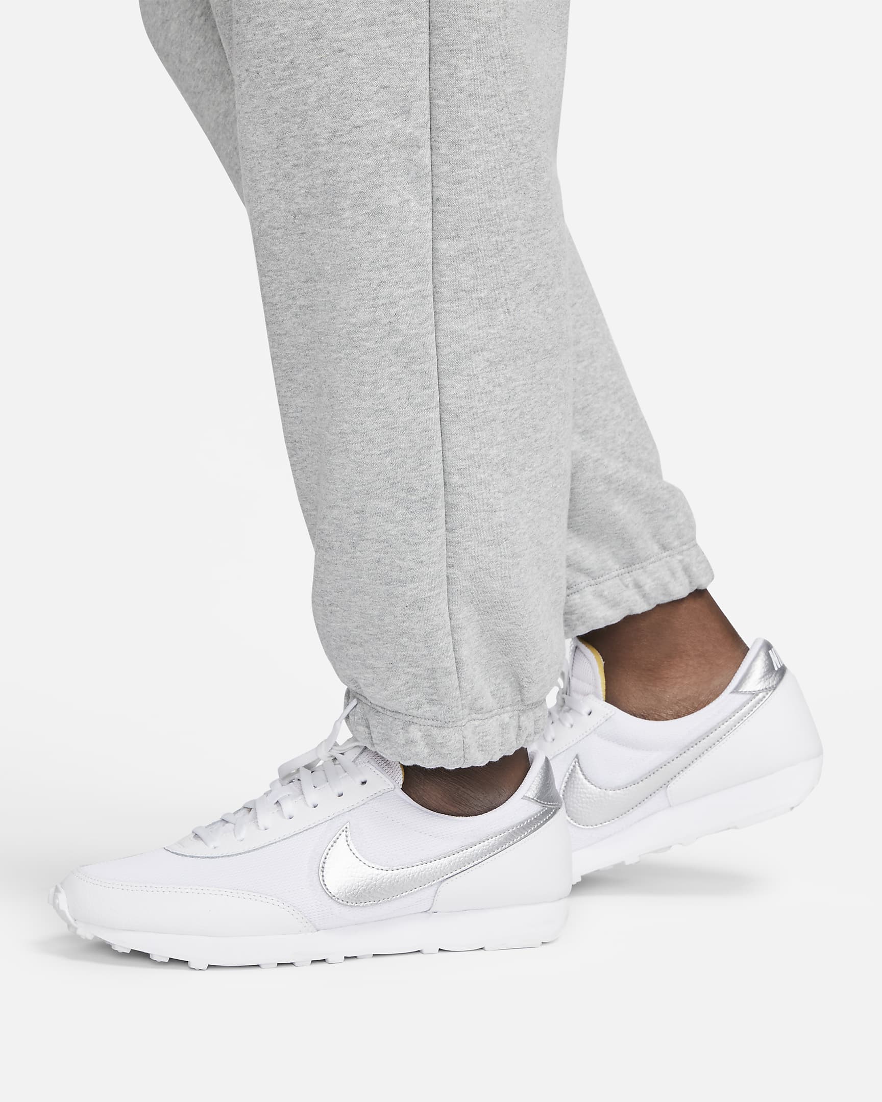 Nike Sportswear Club Fleece Women's Mid-Rise Oversized Cargo Sweatpants (Plus Size) - Dark Grey Heather/White