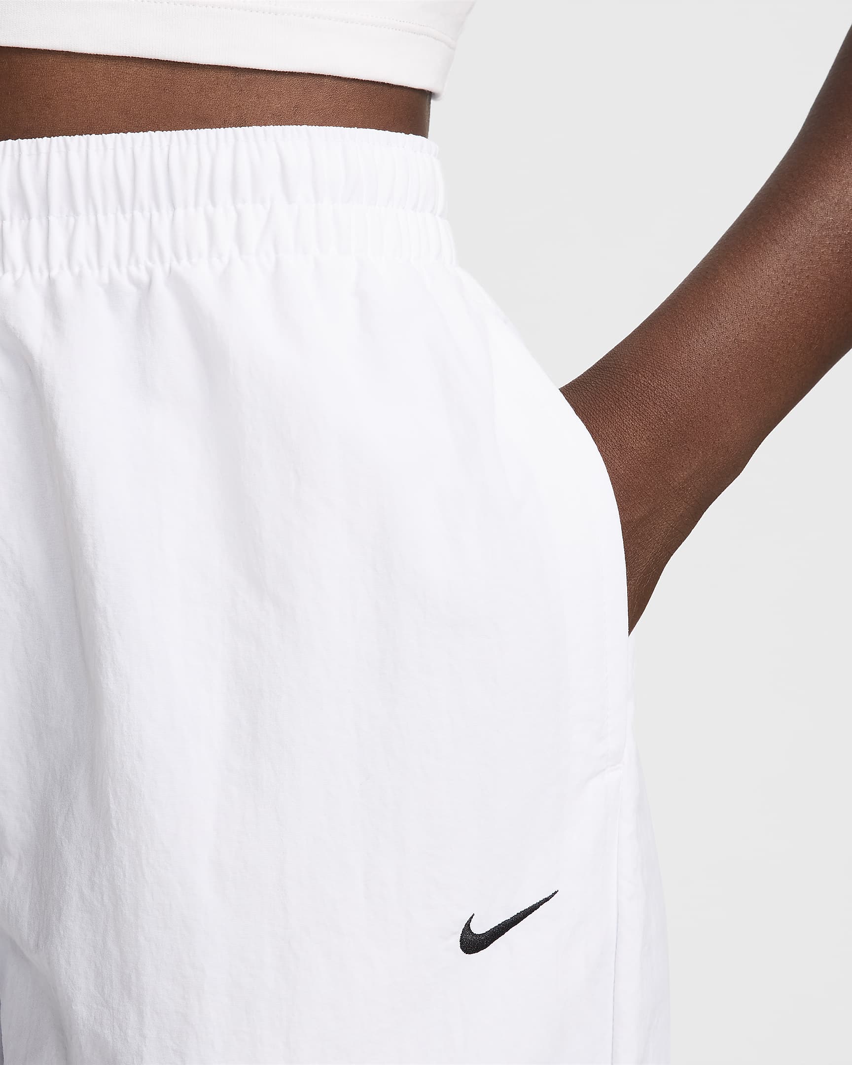 Pantalon taille haute anti-UV à ourlet ouvert et zip Nike Sportswear Essential pour femme - Blanc/Noir