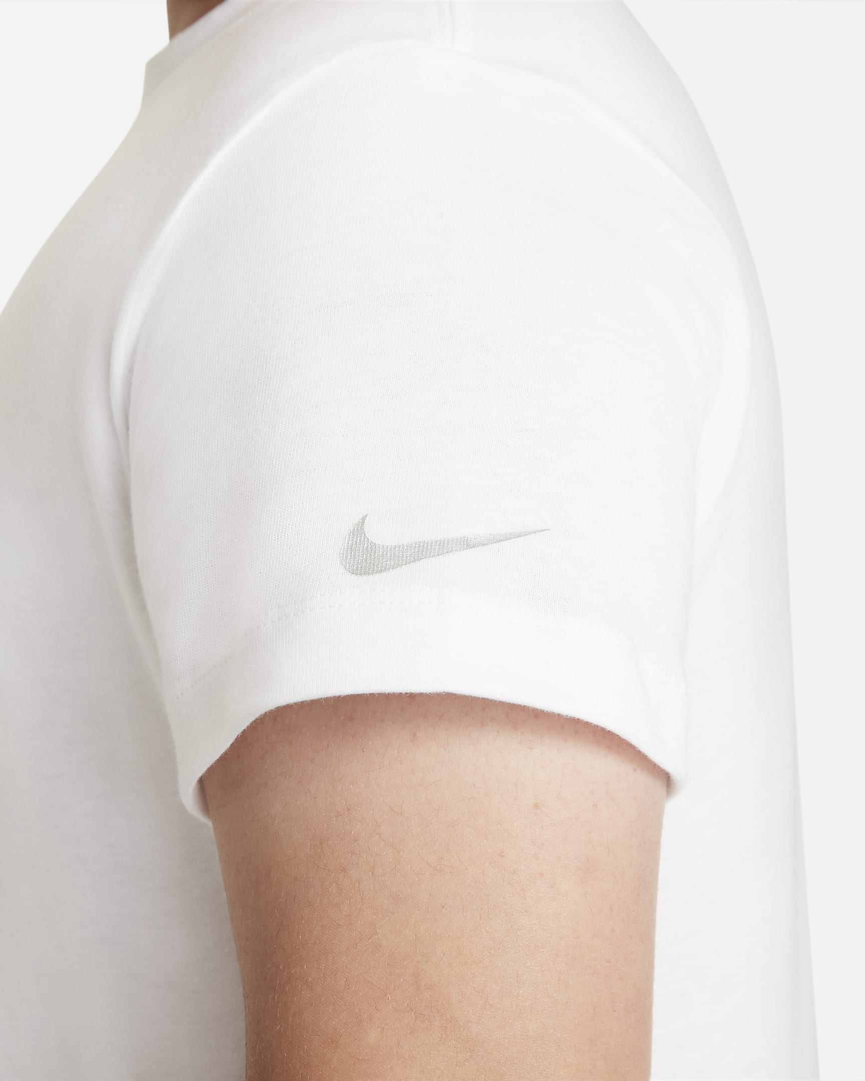 Nike Sportswear Big Kids' (Boys') T-Shirt (Extended Size) - White