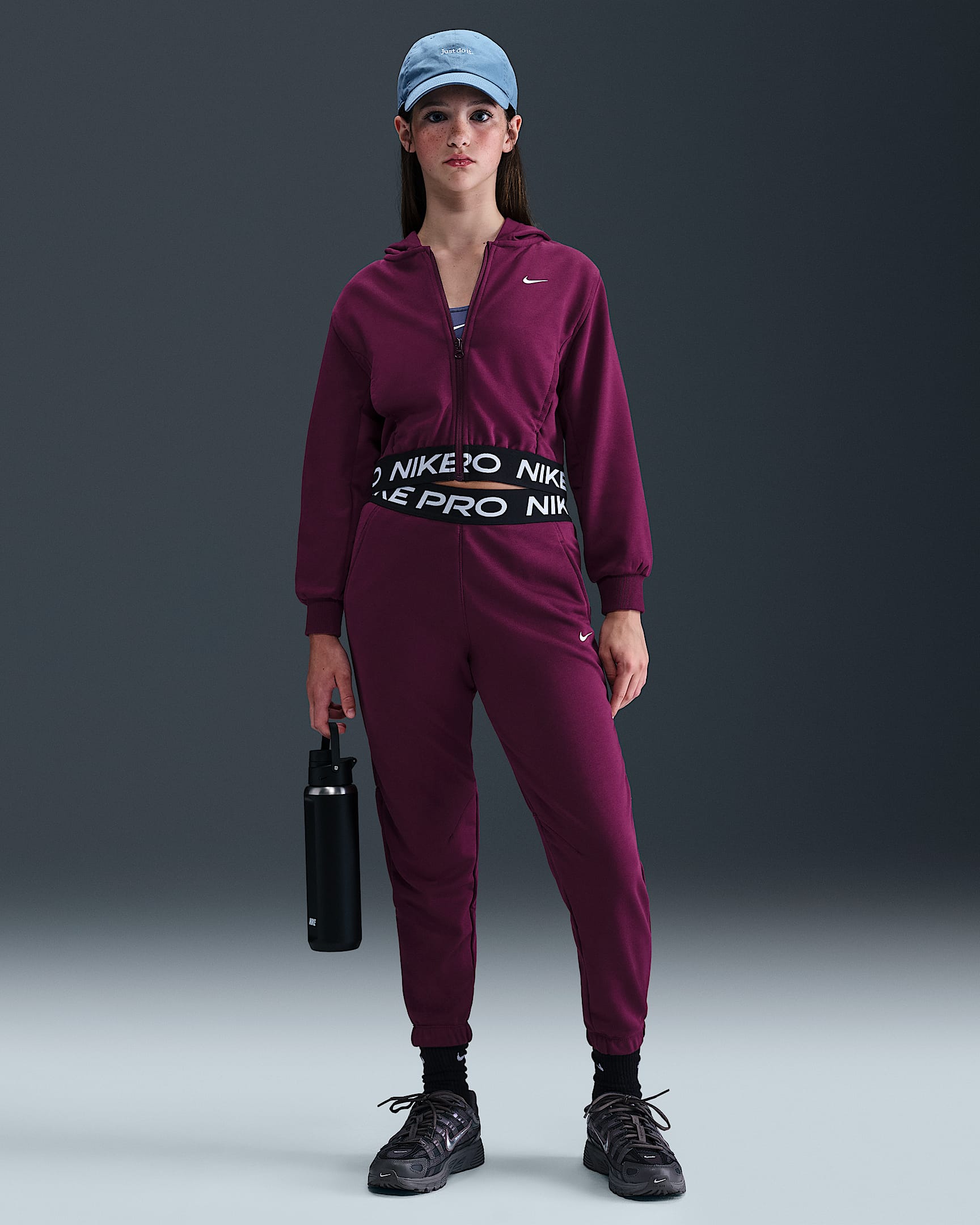 Nike Pro Fleece Dri-FIT szabadidőnadrág nagyobb gyerekeknek (lányok) - Bordeaux/Bordeaux/Fekete/Fehér