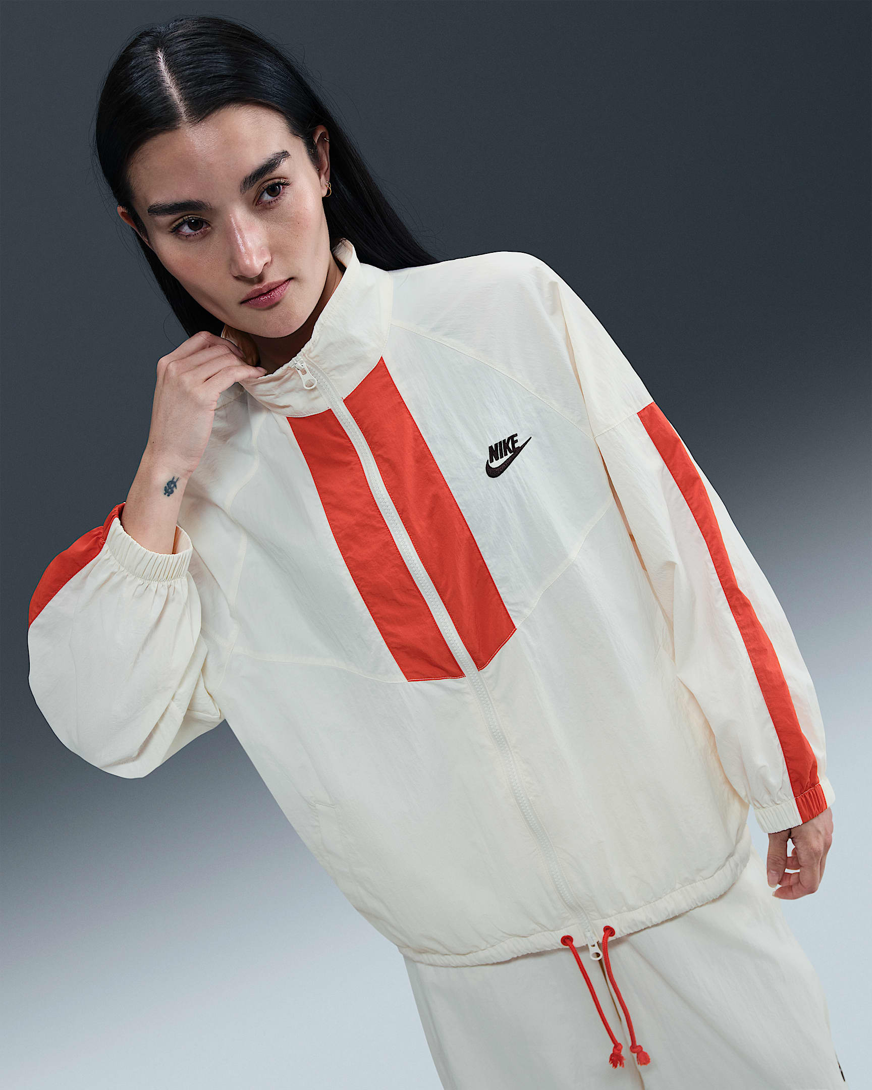 Nike Sportswear Windrunner 女款寬版外套 - Sail/Picante Red/黑色