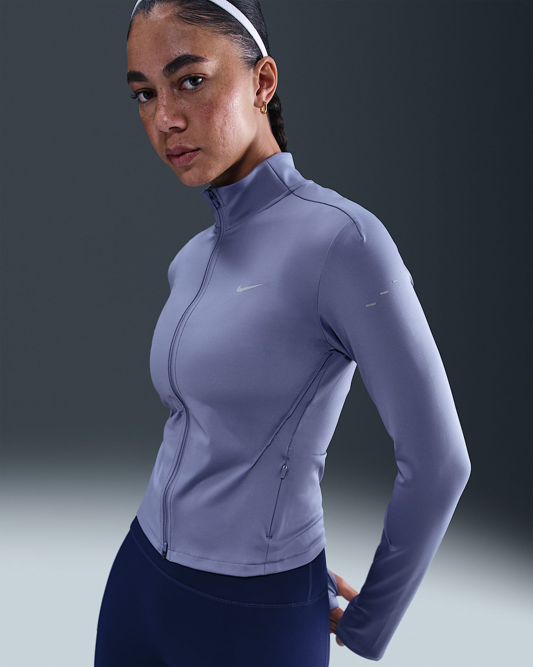 Playera de correr Dri-FIT de cierre completo capa intermedia para mujer Nike Swift - Índigo mundial