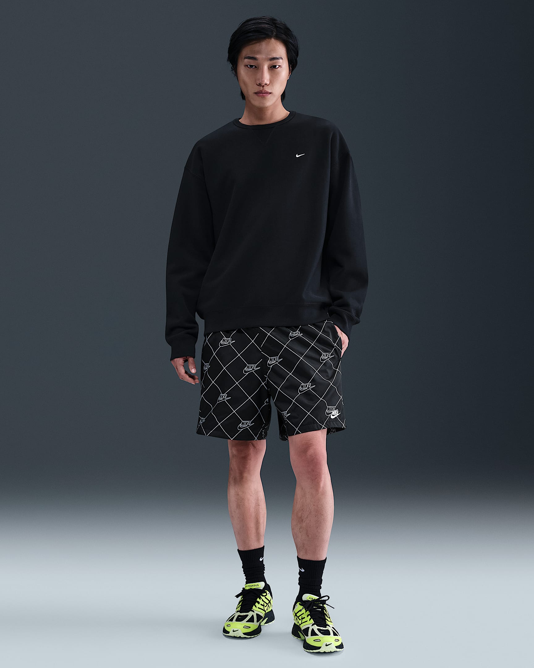 Nike Sportswear Club 男款梭織 Flow 短褲 - 黑色/黑色/白色