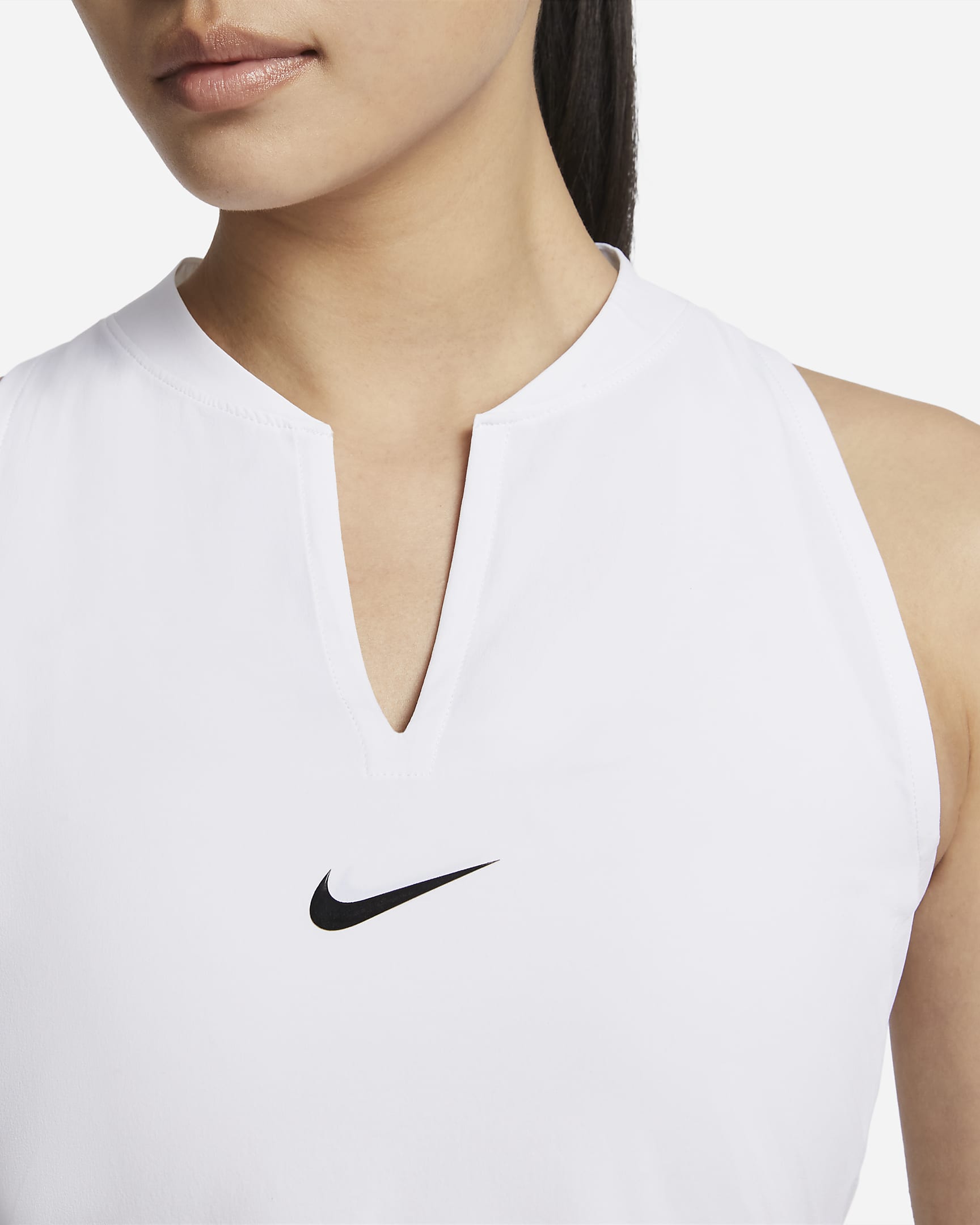 เดรสเทนนิสผู้หญิง Nike Dri-FIT Advantage - ขาว/ดำ