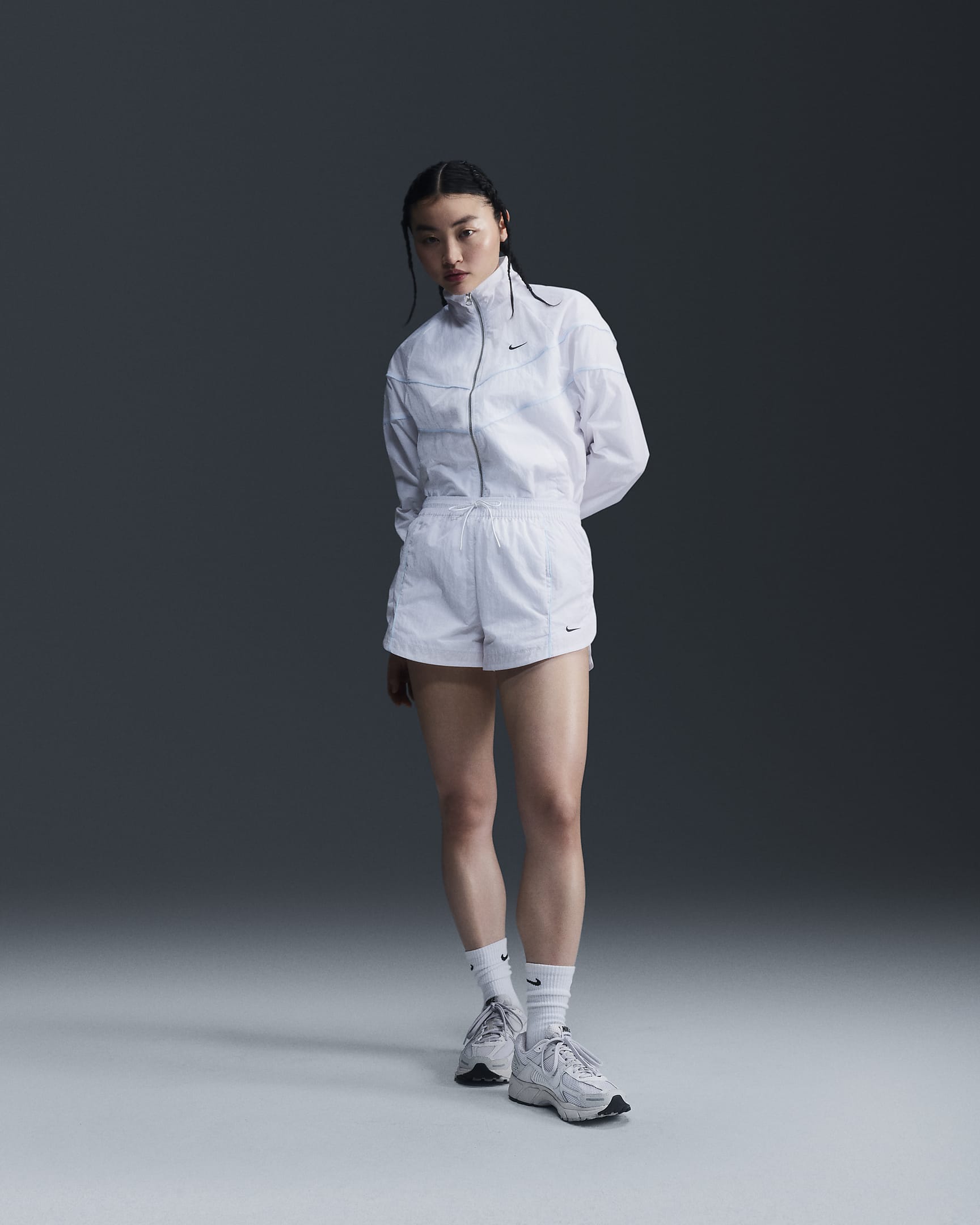 Nike Windrunner Chaqueta de tejido Woven y ajuste holgado con cremallera completa y protección UV - Mujer - Blanco/Negro