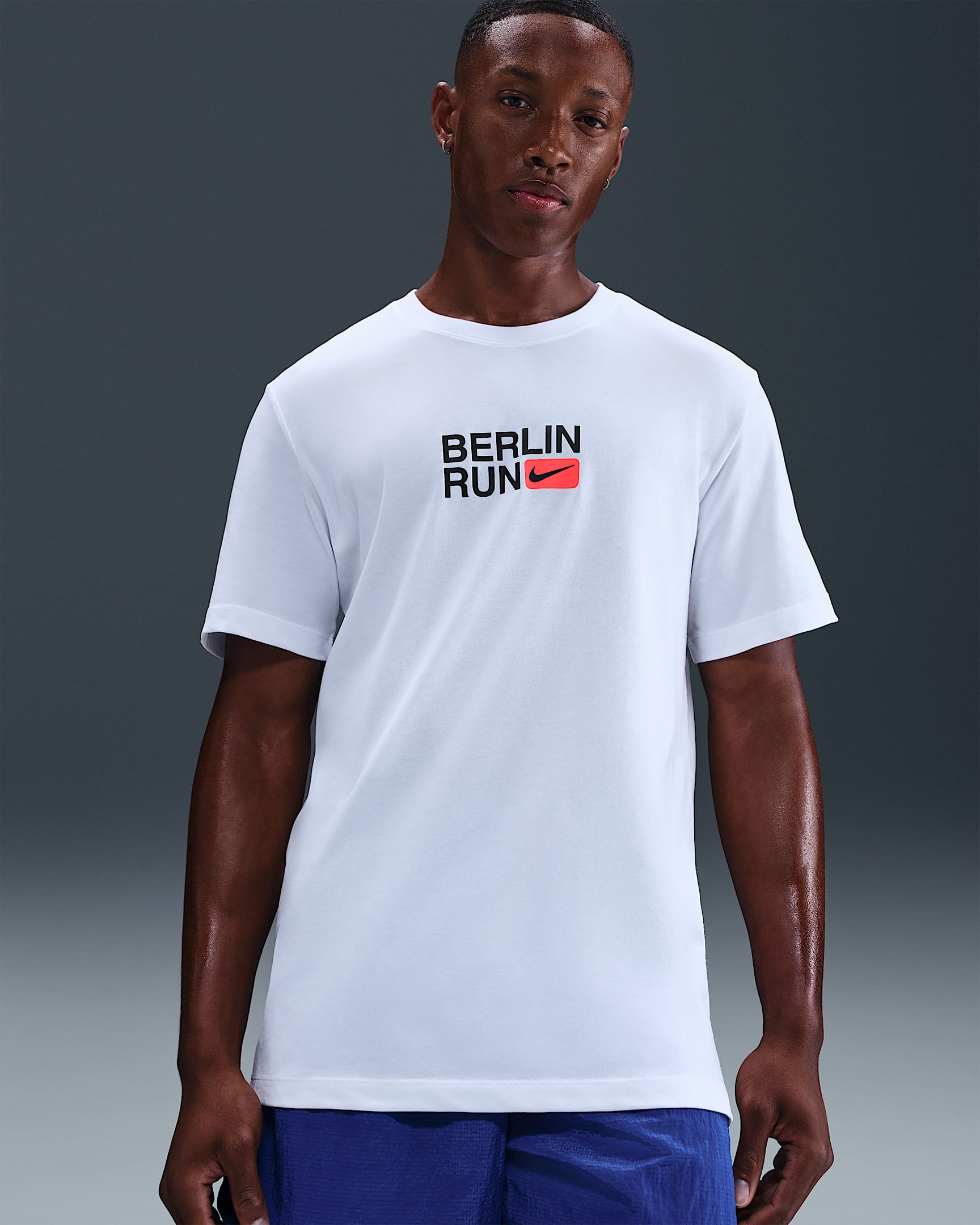 Nike Dri-FIT rövid ujjú férfi futópóló - Fehér/Bright Crimson