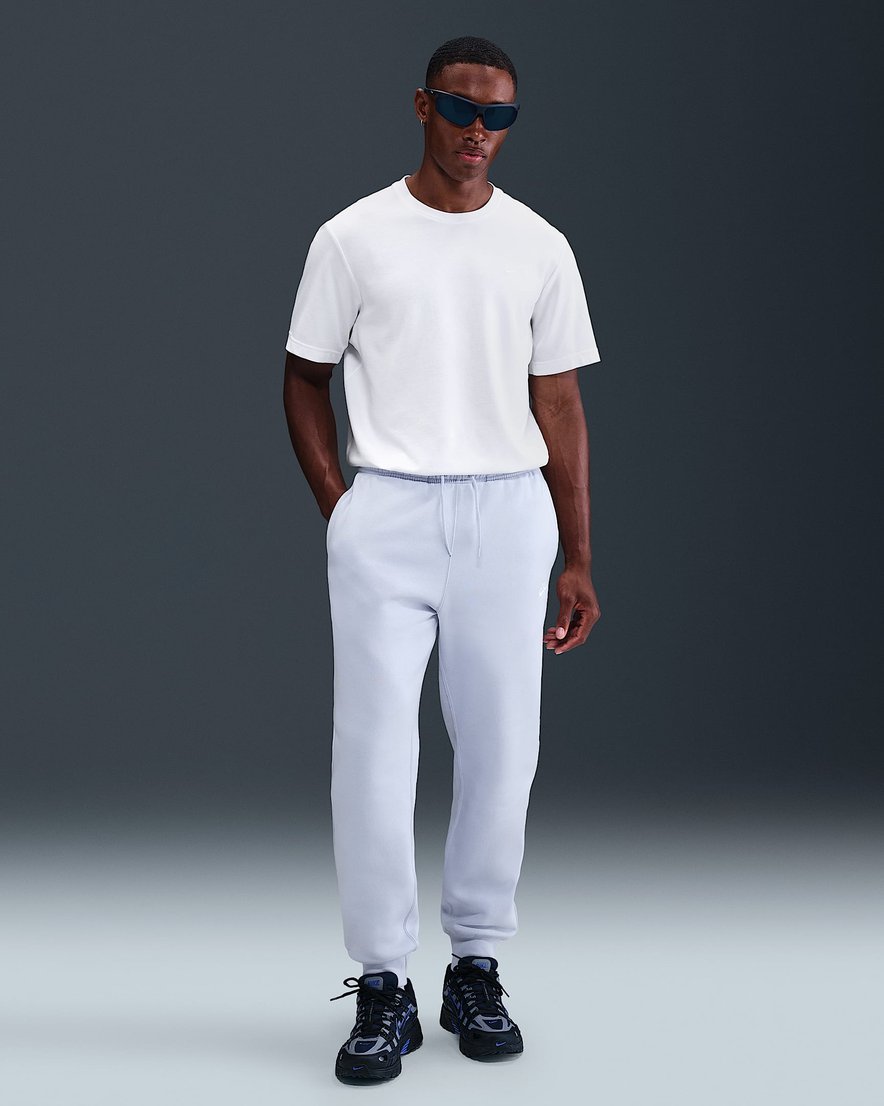 Nike Club-Jogger (Herren) - Ghost/Ghost/Weiß