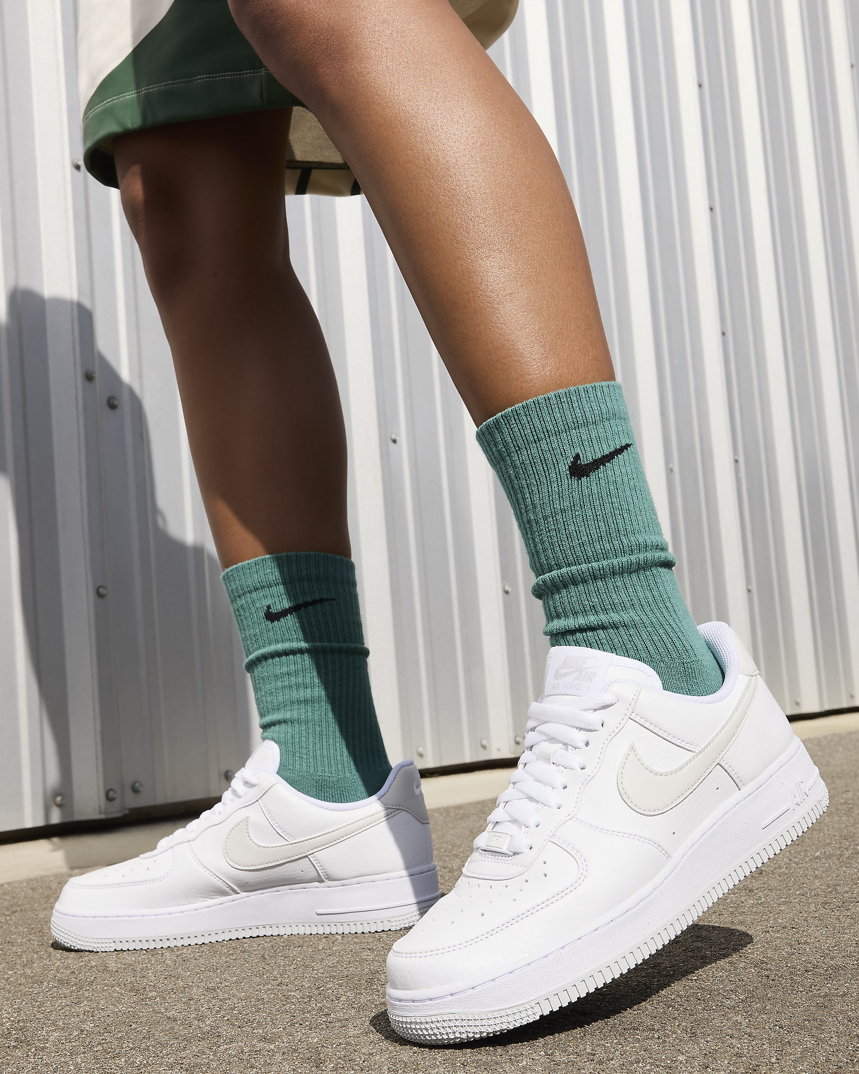 Tenis para mujer Nike Air Force 1 '07 Next Nature - Blanco/Blanco/Volt/Polvo fotón