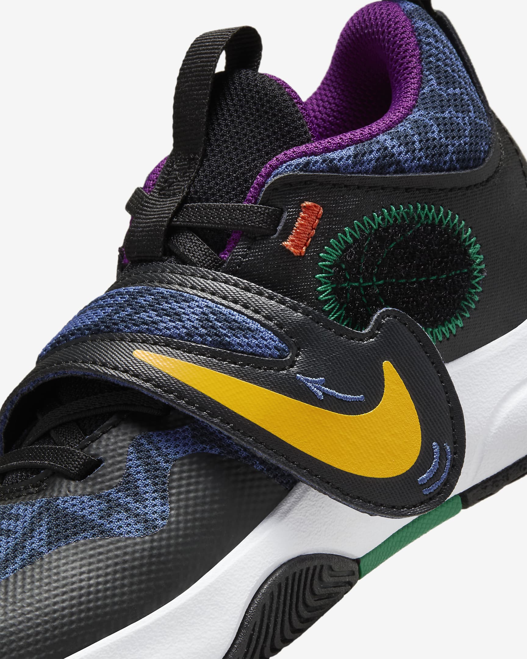 Nike Team Hustle D 11 SE Younger Kids' Shoes - Black/Mystic Navy/Cosmic Clay/University Gold