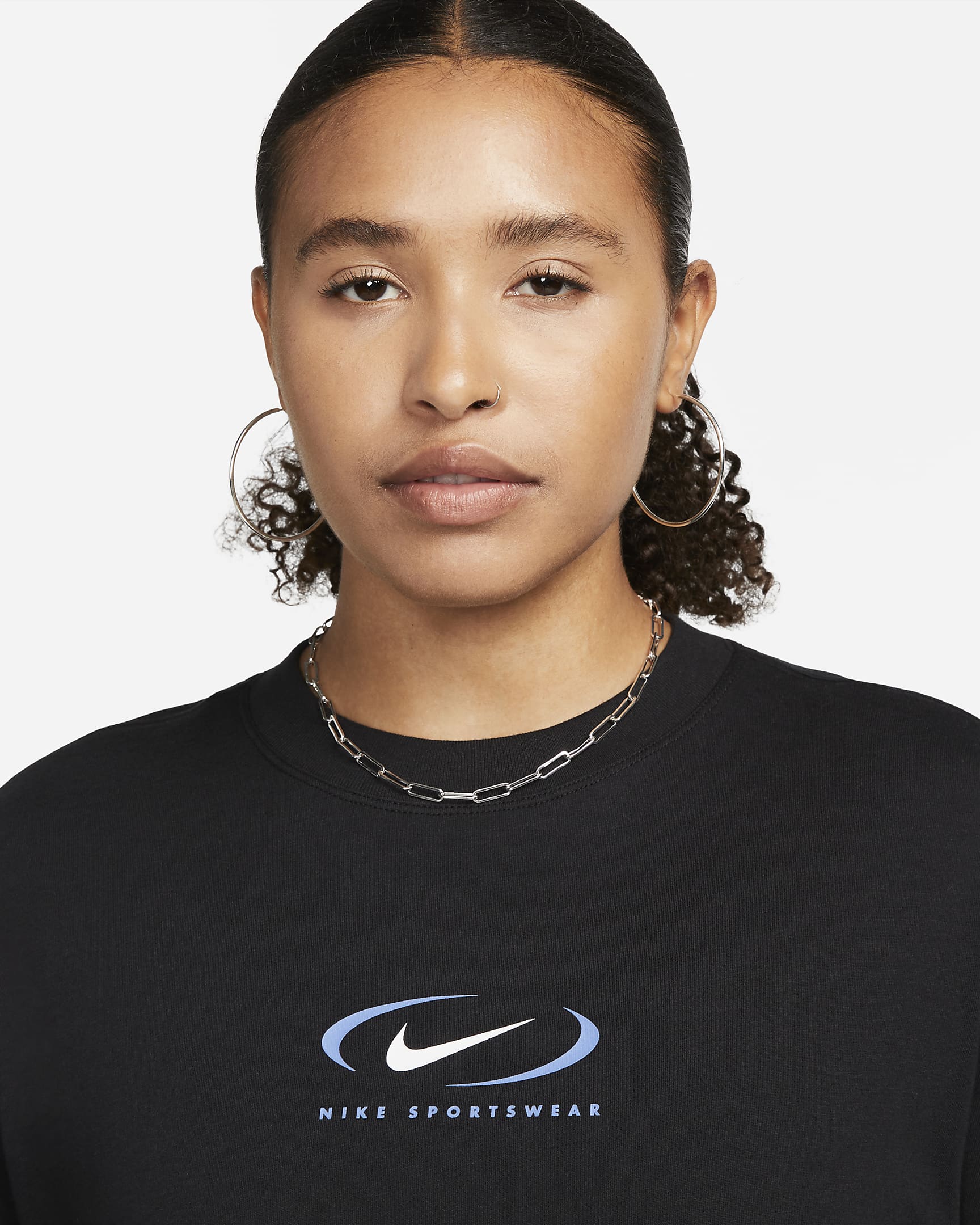 Nike Sportswear Women's Graphic T-Shirt. Nike CH