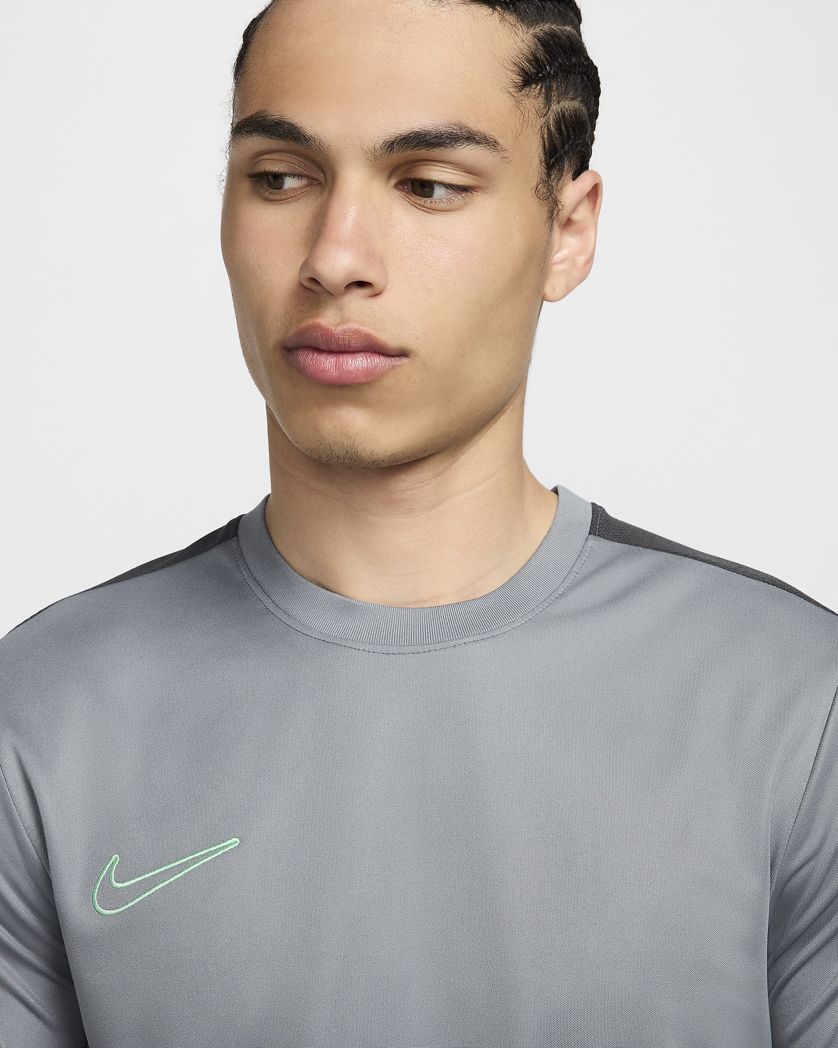 Nike Academy Dri-FIT rövid ujjú férfi futballfelső - Smoke Grey/Dark Smoke Grey/Vapor Green