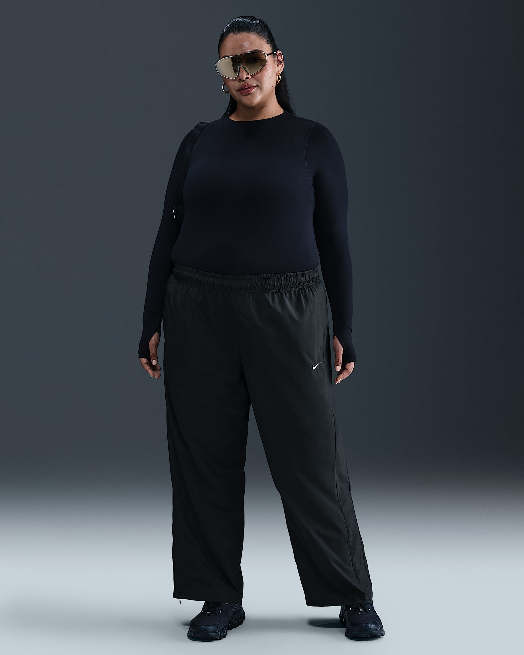 Pantalones de tiro medio con dobladillo abierto para mujer Nike Sportswear Classic (talla grande) - Negro/Vela