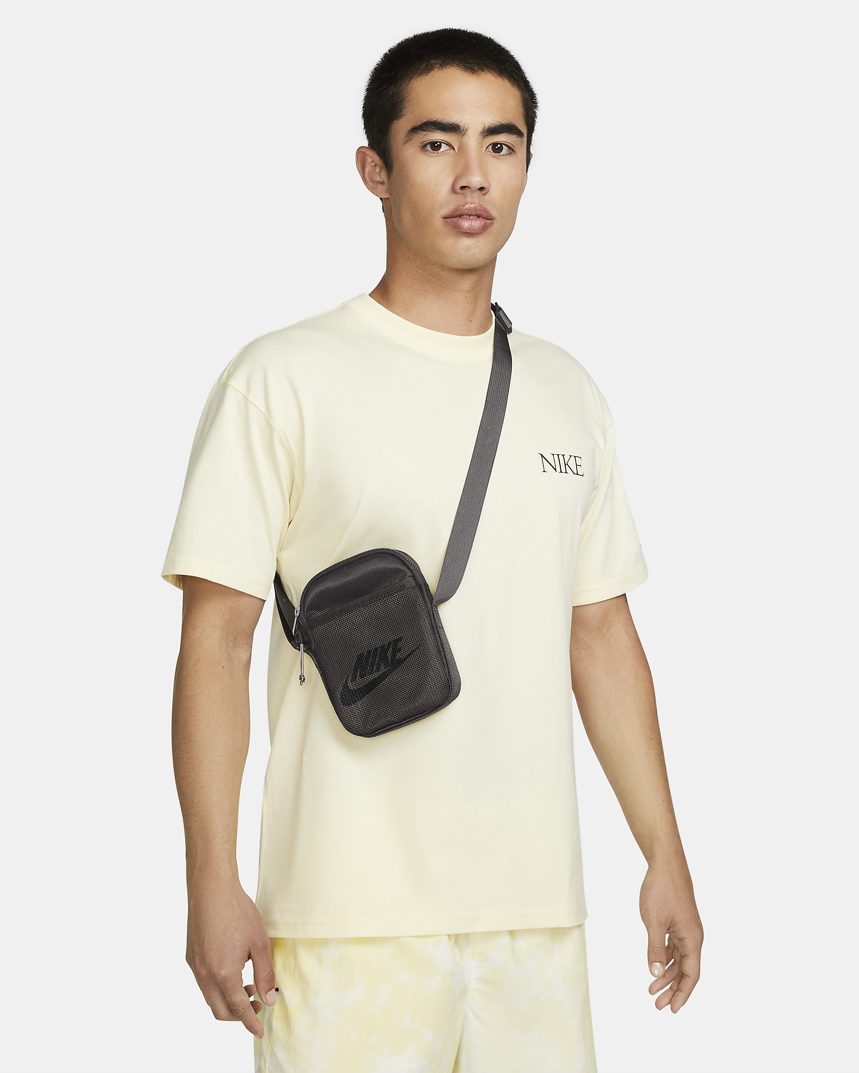 Nike Heritage Crossbody Bag (Small, 1L). Nike SG