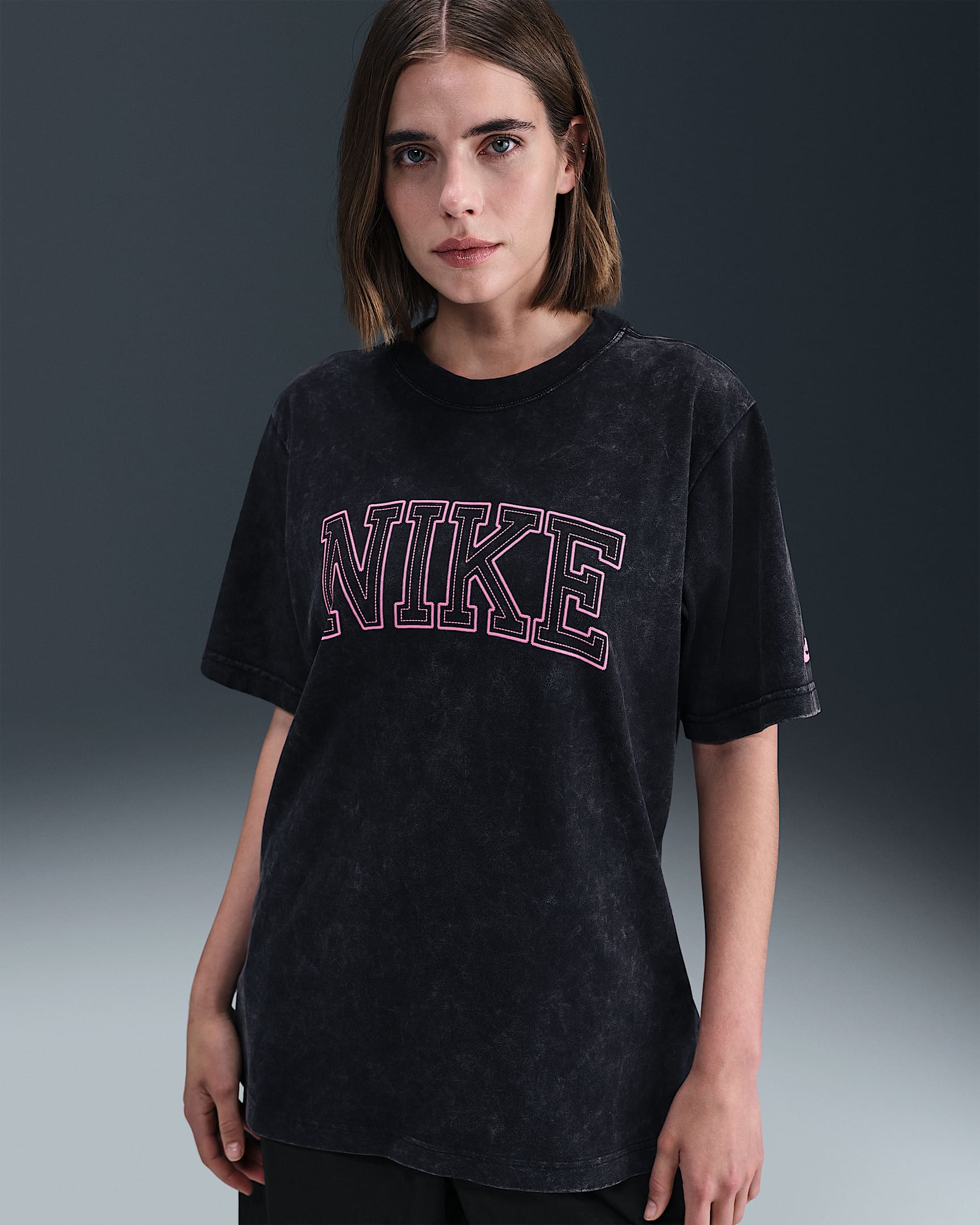 Nike Sportswear Classics Women's Loose T-Shirt - Black