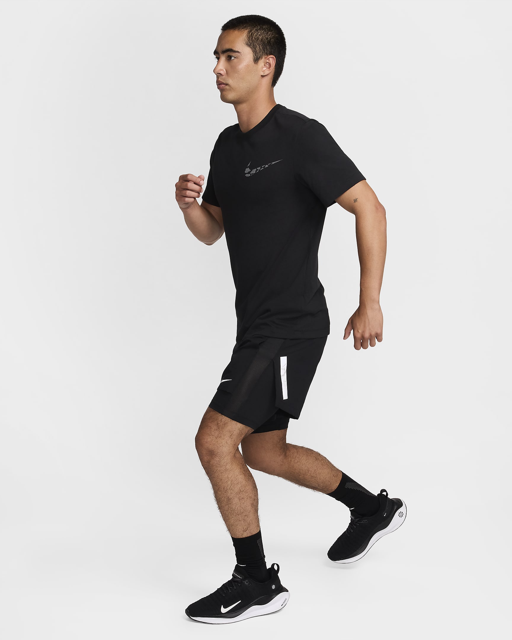 Nike Running Division 男款 Dri-FIT 跑步 T 恤 - 黑色