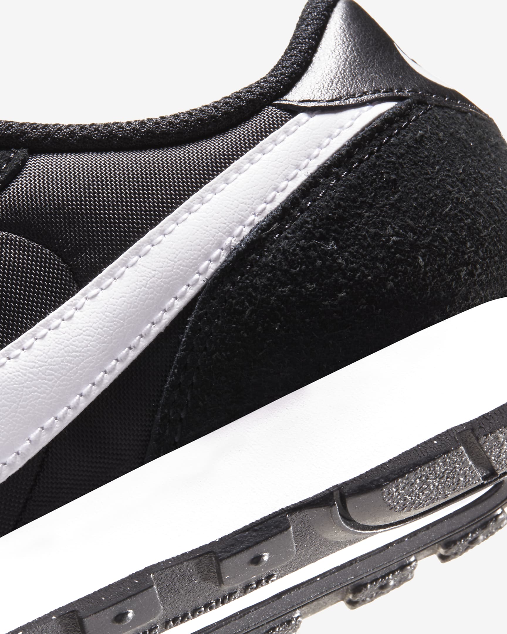 Chaussure Nike MD Valiant pour ado - Noir/Blanc