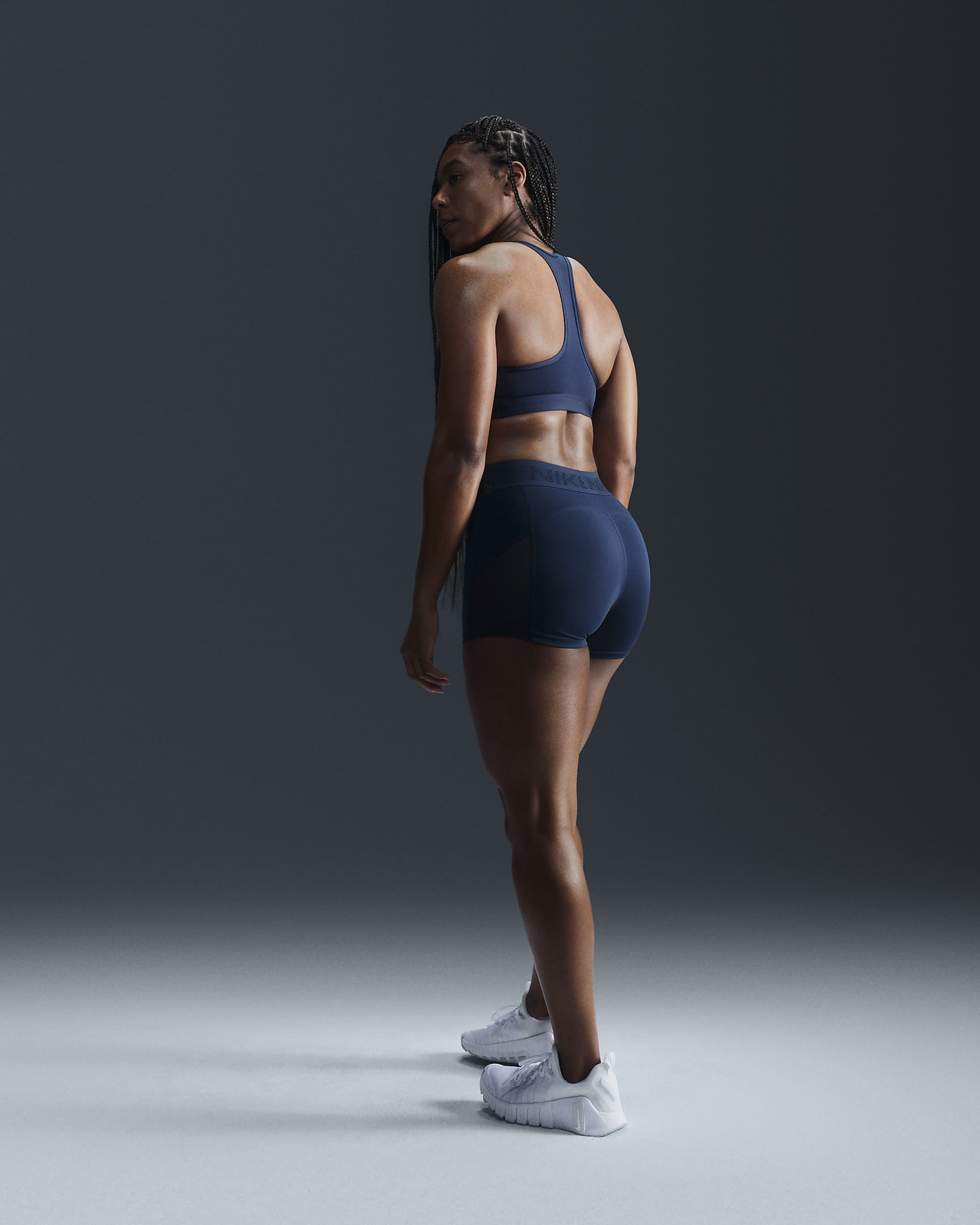 Brassière de sport rembourrée Nike Swoosh Medium Support pour femme - Armory Navy/Blanc