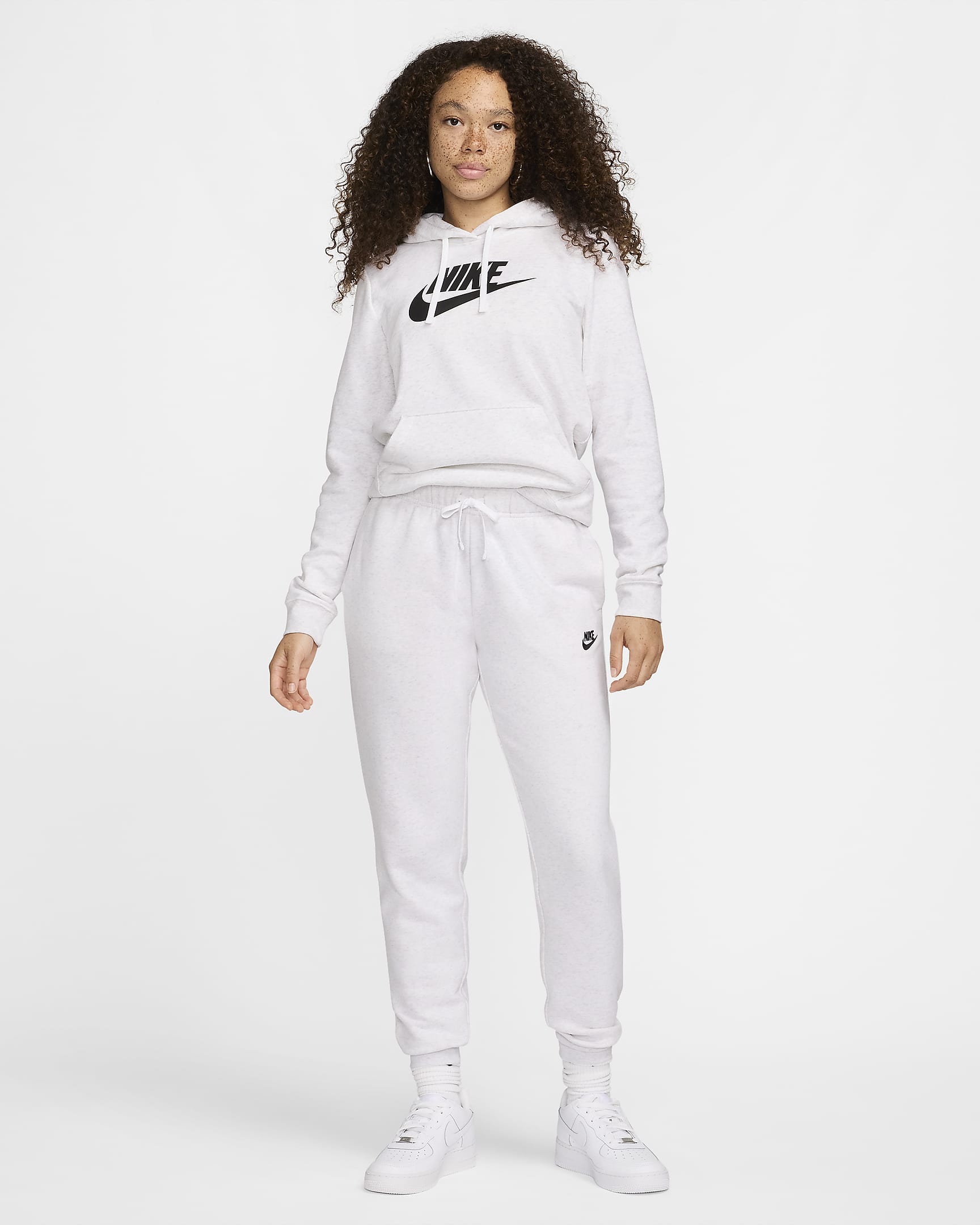 Joggers de tiro medio para mujer Nike Sportswear Club Fleece - Abedul jaspeado/Negro