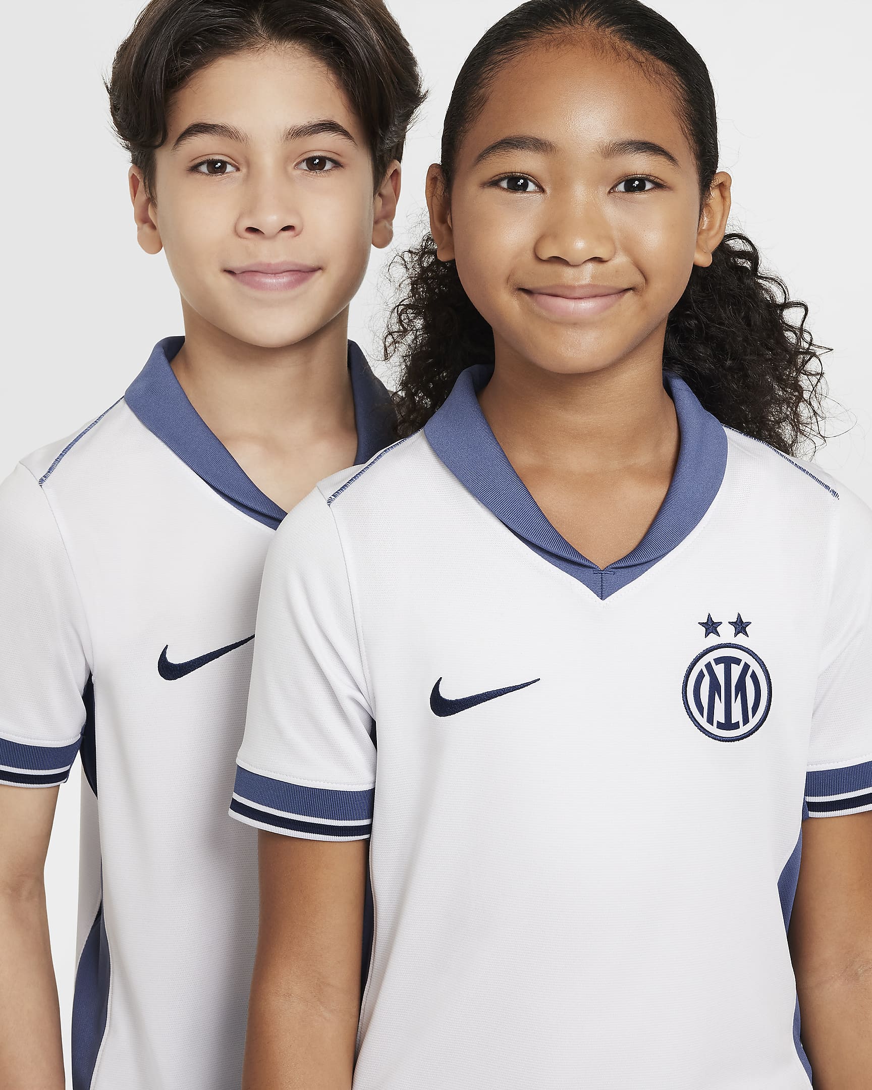 Inter Milan 2024/25 Stadium (bortedrakt) Nike Dri-FIT Replica fotballdrakt til store barn - Summit White/Iris Whisper/Summit White/Midnight Navy