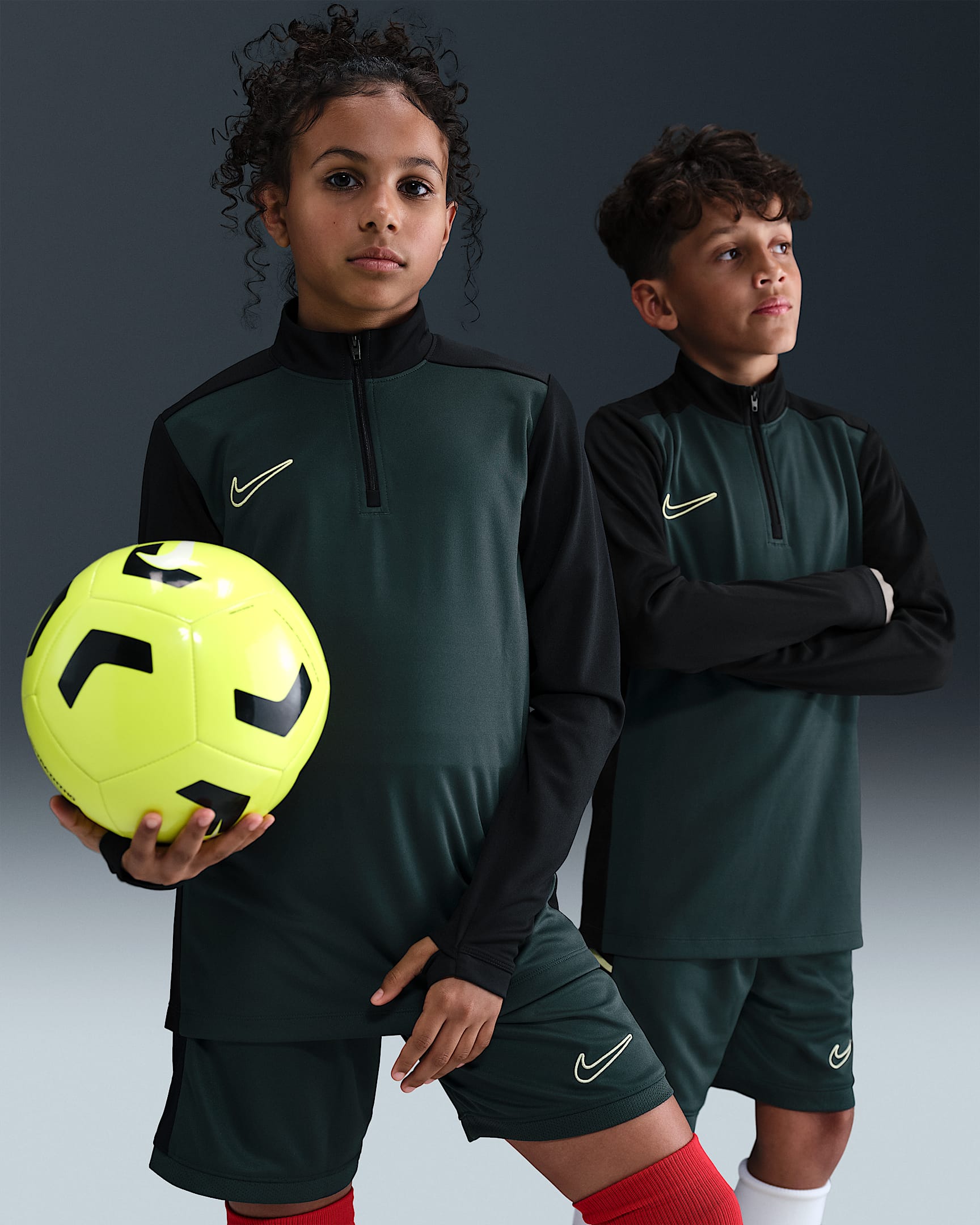 Nike Academy Older Kids' Dri-FIT Long-Sleeve 1/4-Zip Football Drill Top - Seaweed/Black/Limelight