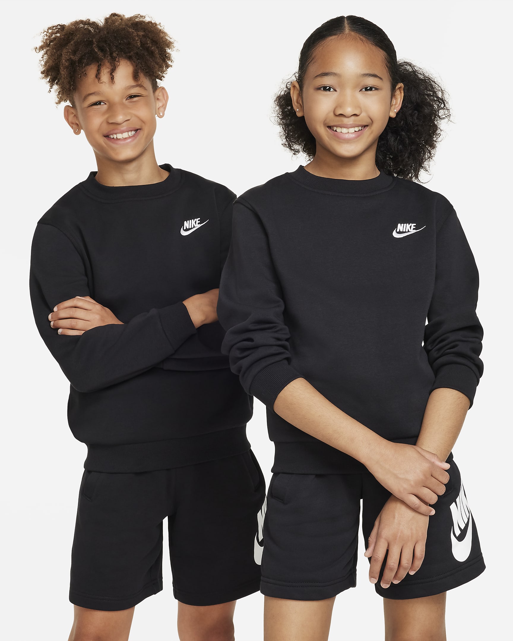 Nike Sportswear Club Fleece Genç Çocuk Sweatshirt'ü - Siyah/Beyaz