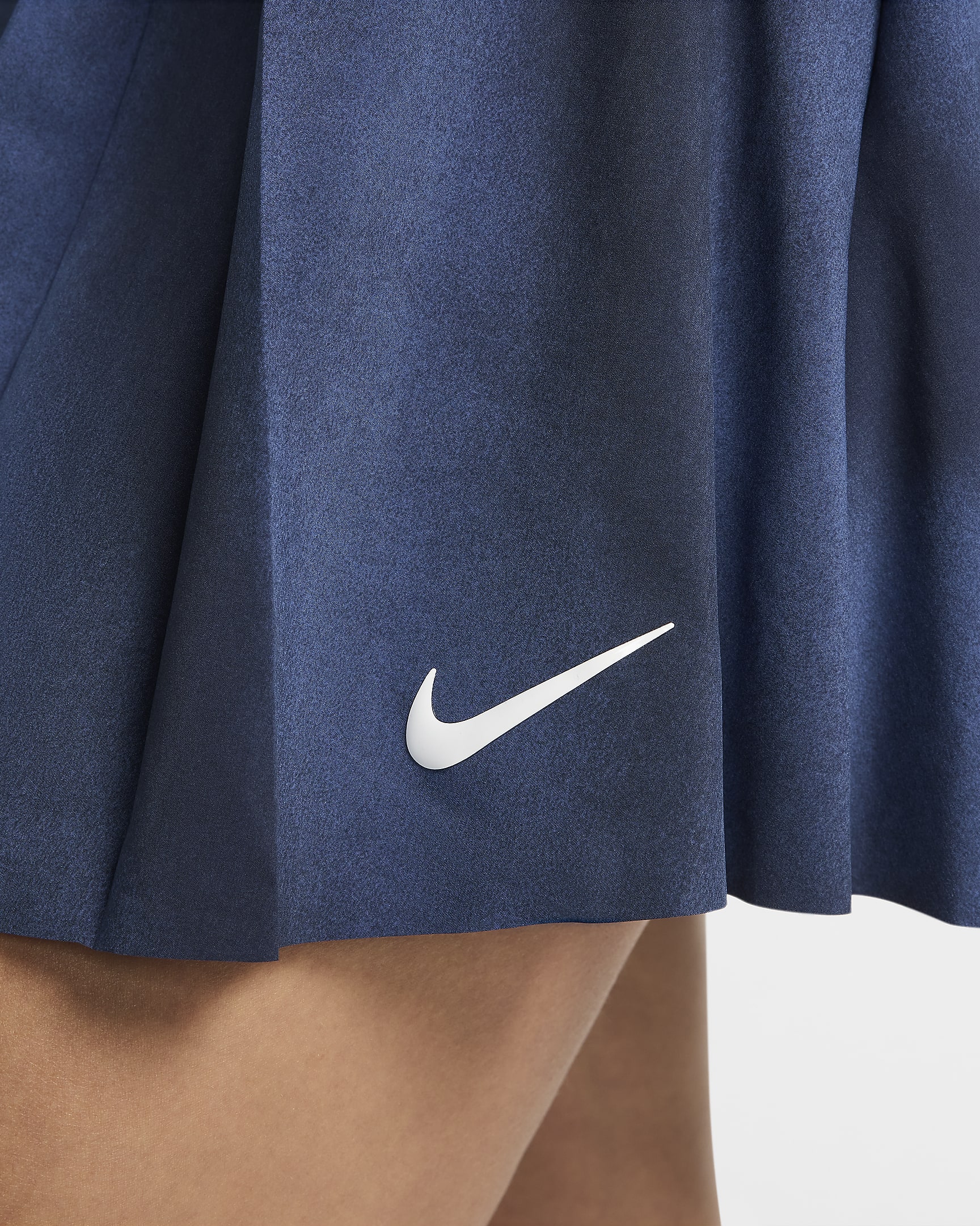 Mönstrad tenniskjol Nike Advantage Dri-FIT för kvinnor - Mystic Navy/Vit